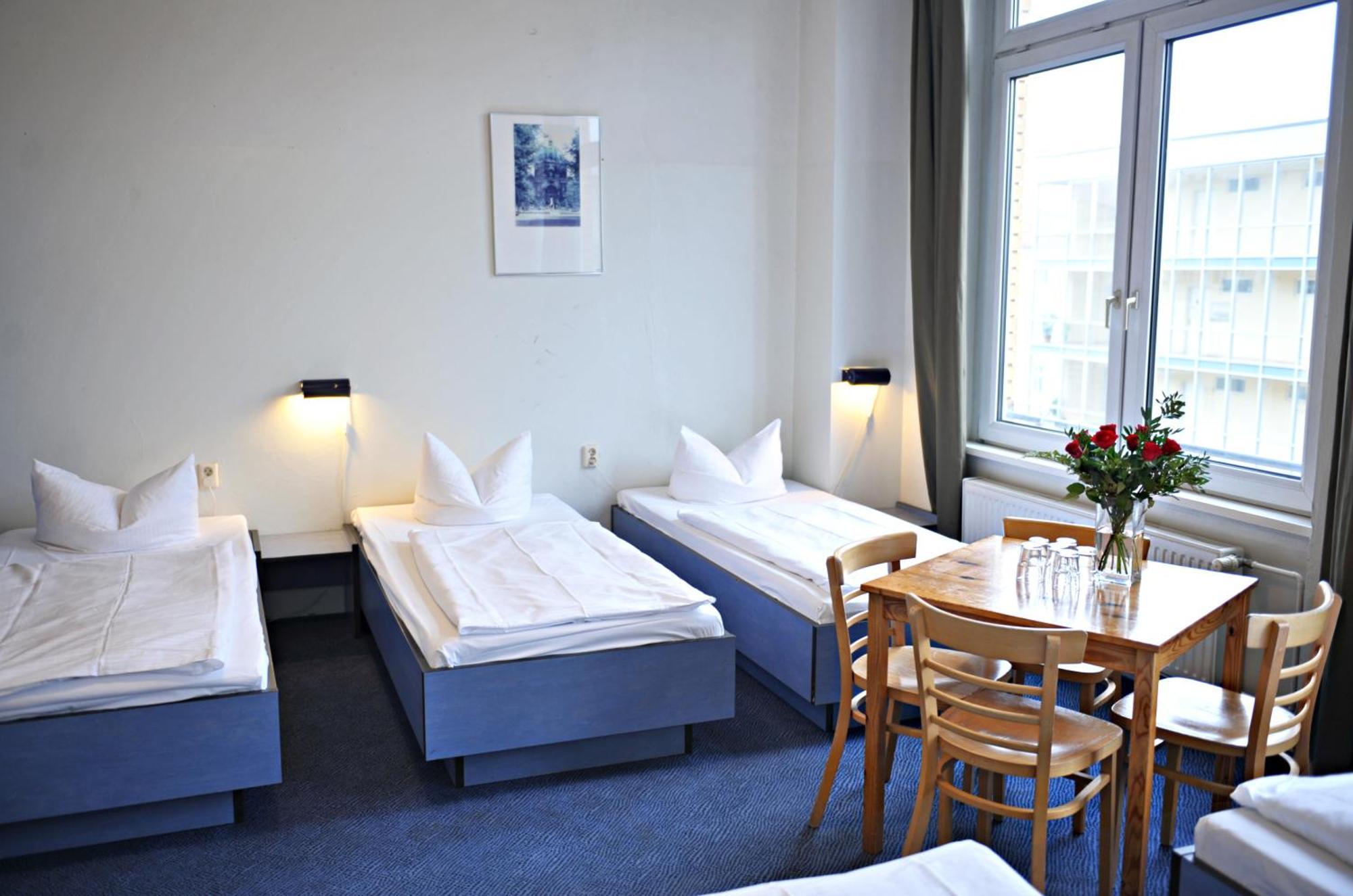 6-Bed Room