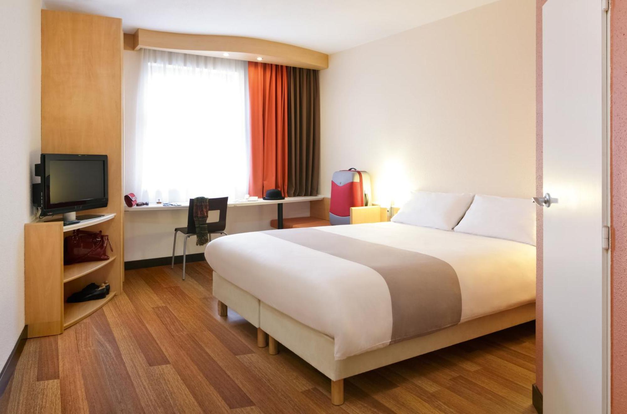 Room with 1 double bed