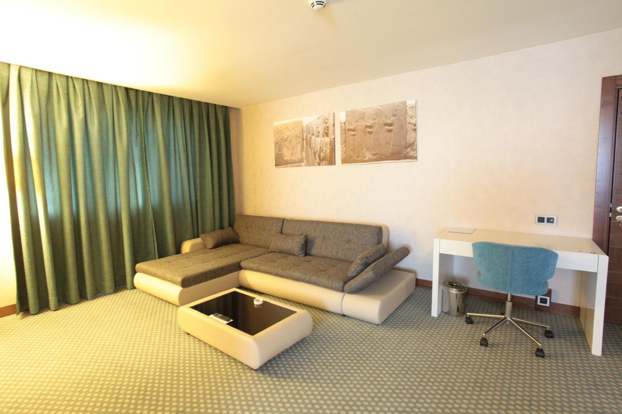 King Suite with Spa Bath