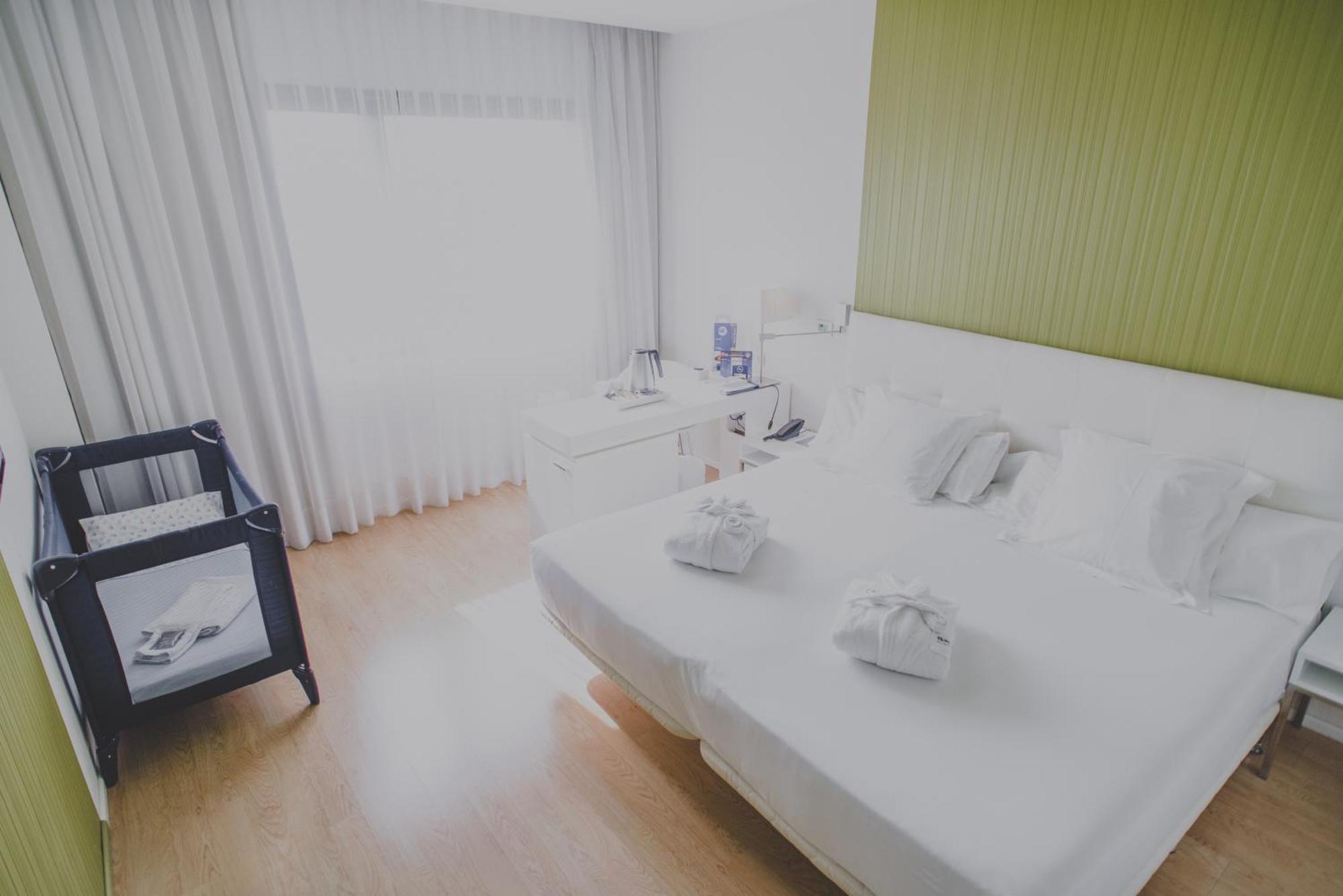 Double Room Shower,1088436712:JPEG
