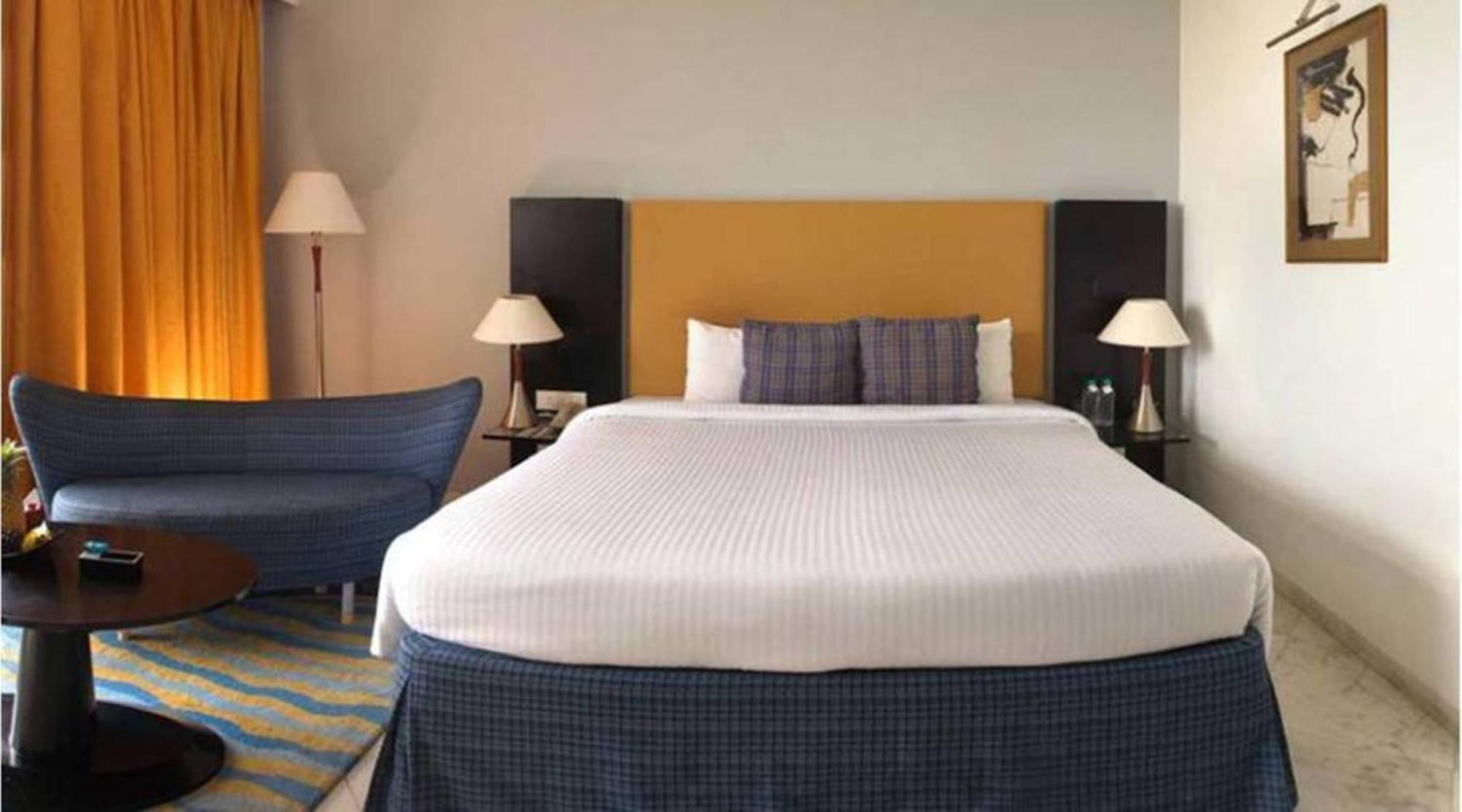 Large Double Room on Two-way Airport Transfer on Food & Beverage services