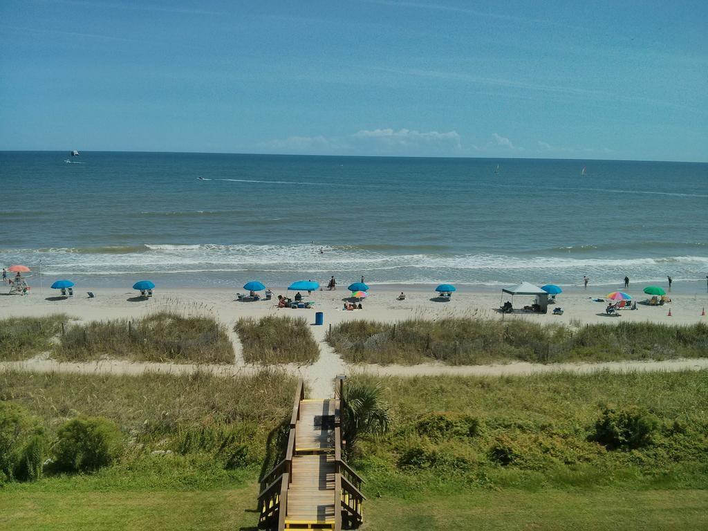 Queen Oceanfront View Room with Kitchen