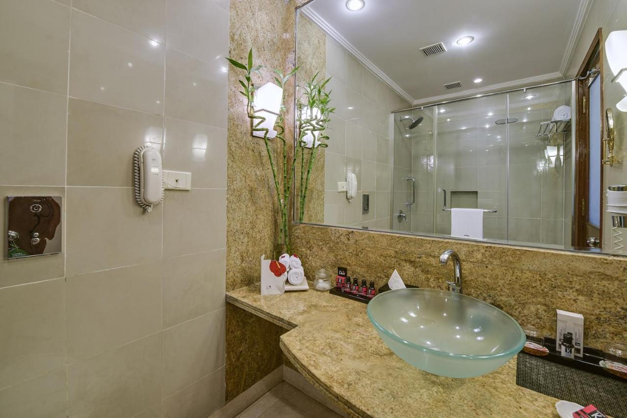 Deluxe Twin Room on Food Beverage Spa on Laundry service