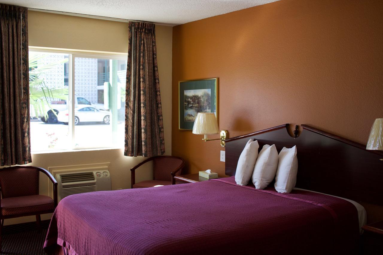 Queen Room - Disability Access/Non-Smoking