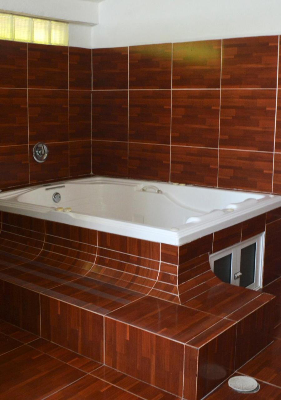 King Room Spa Bath