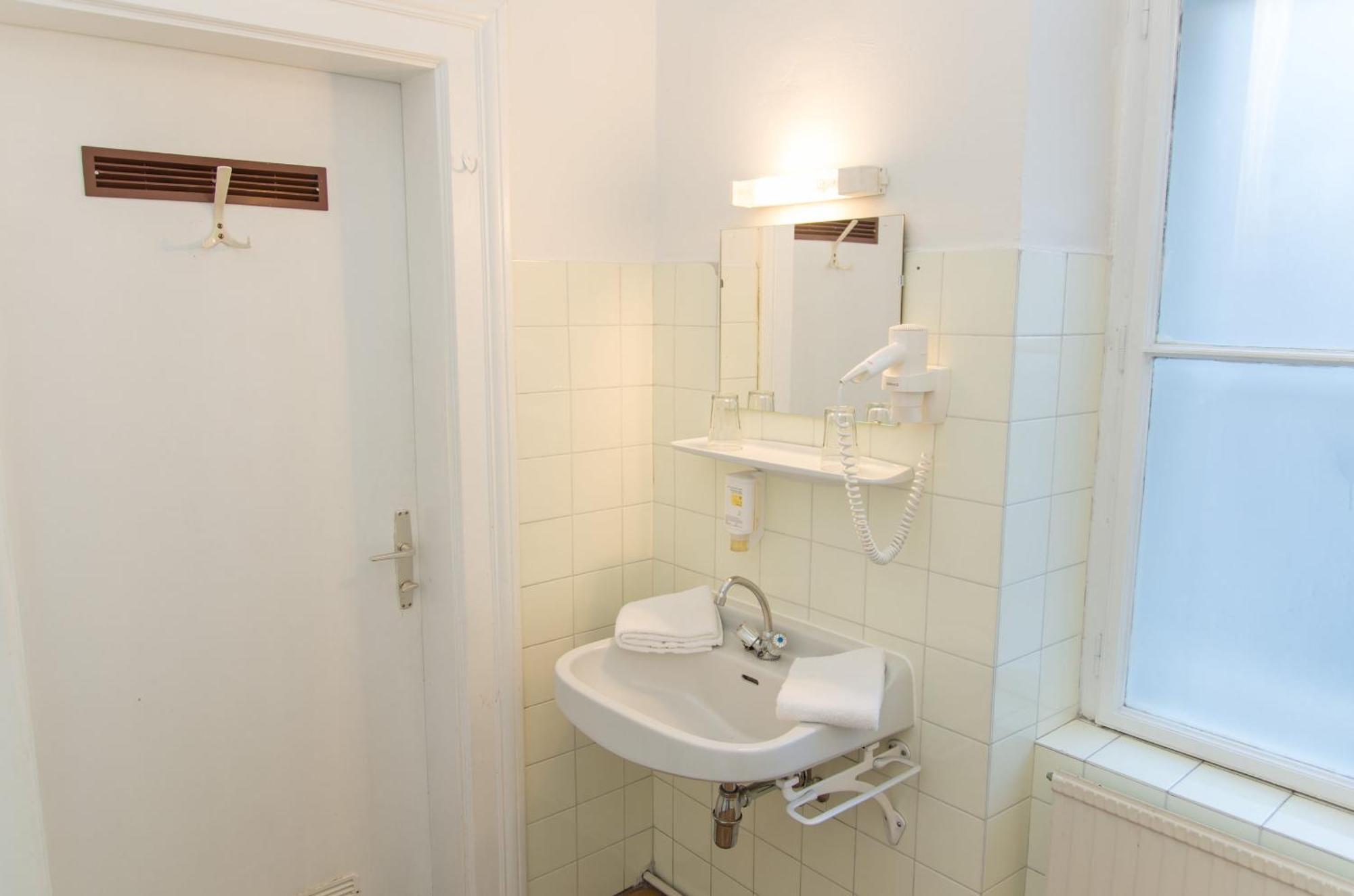 Chambre Double avec Salle de Bains Commune