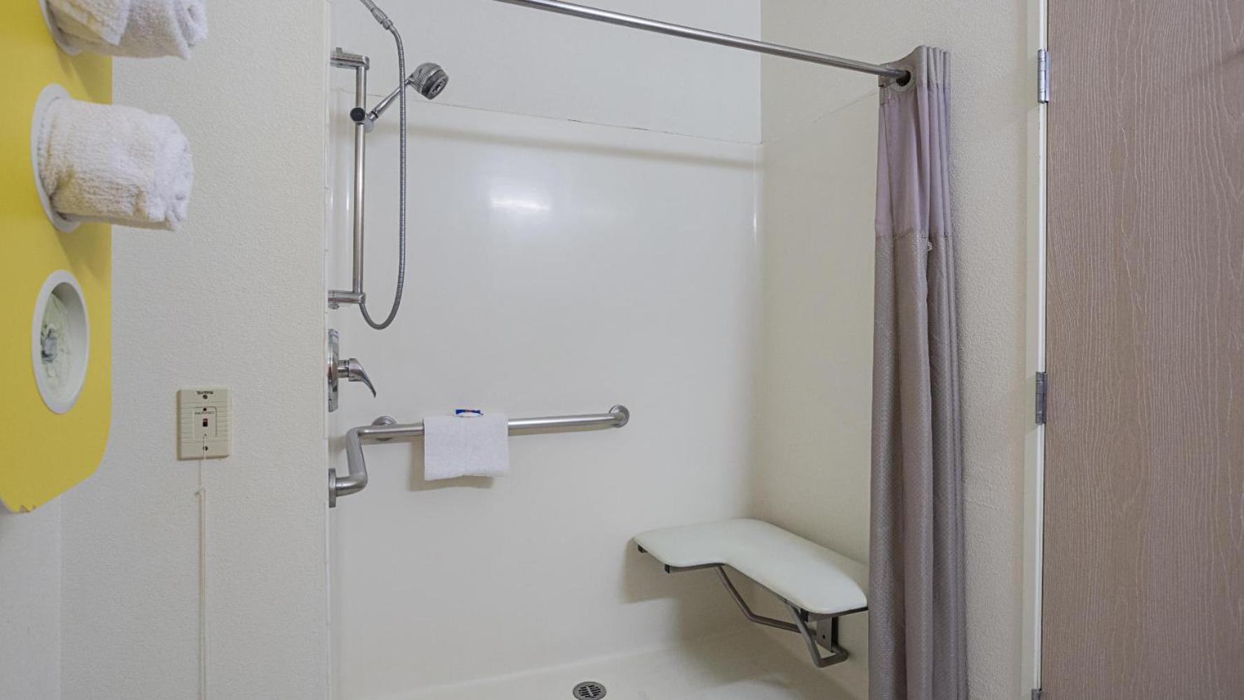 Queen Room - Disability Access - Roll in Shower