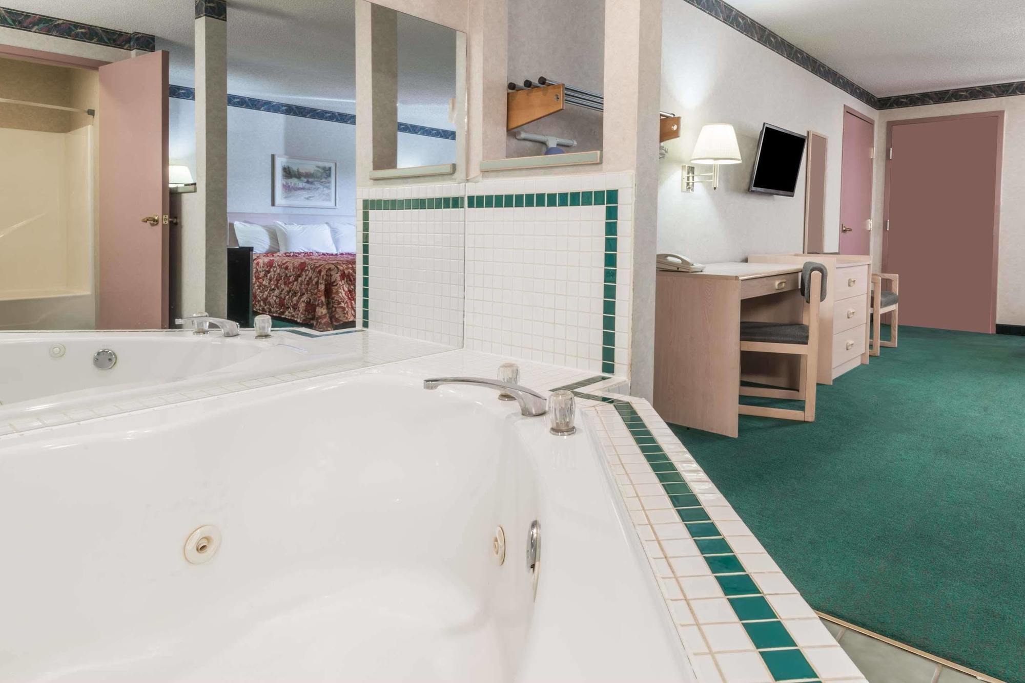 Deluxe King Suite
