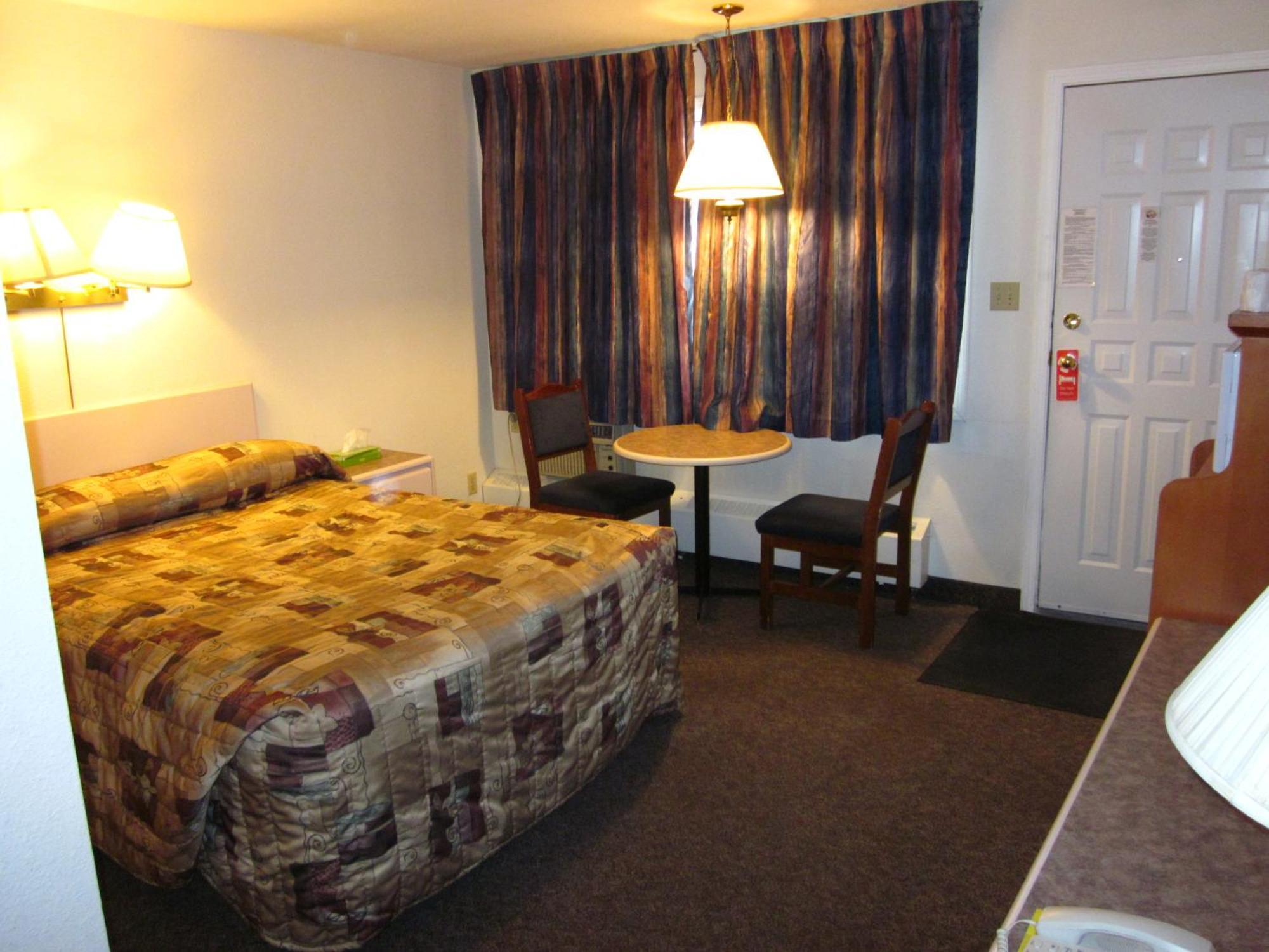 Queen Room - Non-Smoking
