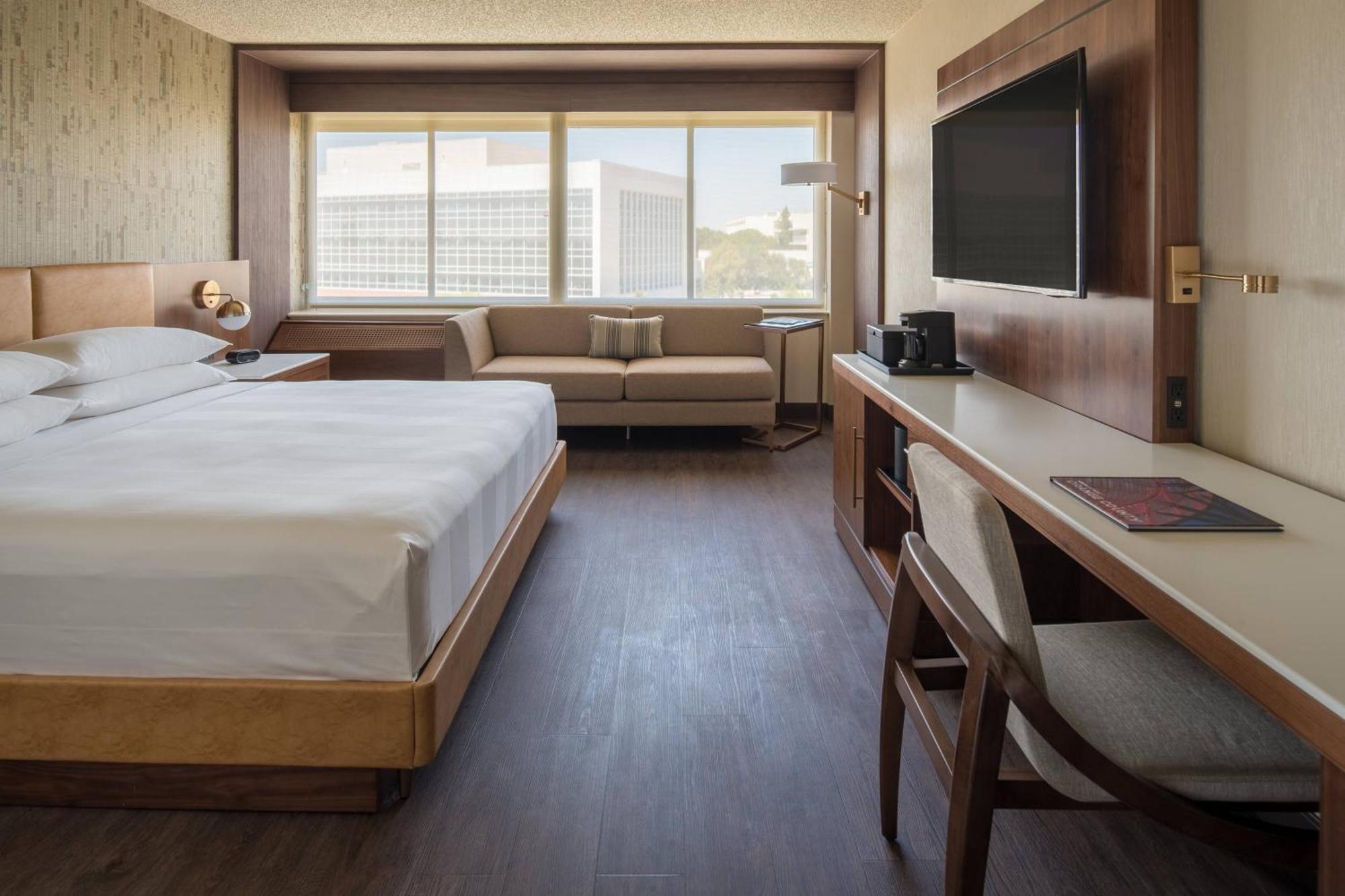 Top Floor King Room Concierge Level,1634412162:JPEG