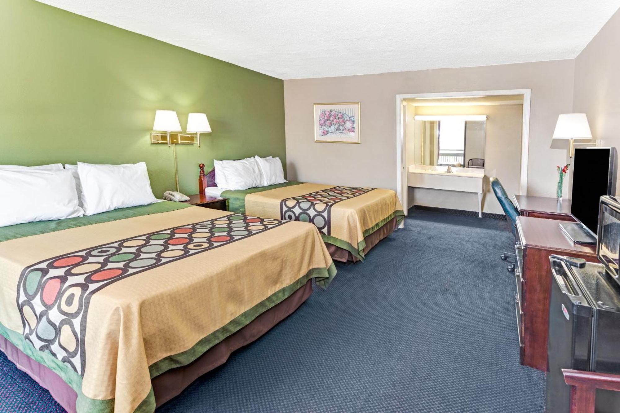 Two Queen Beds Room - Non-Smoking