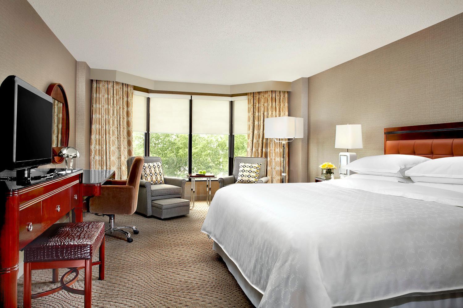 Club Level King Bed