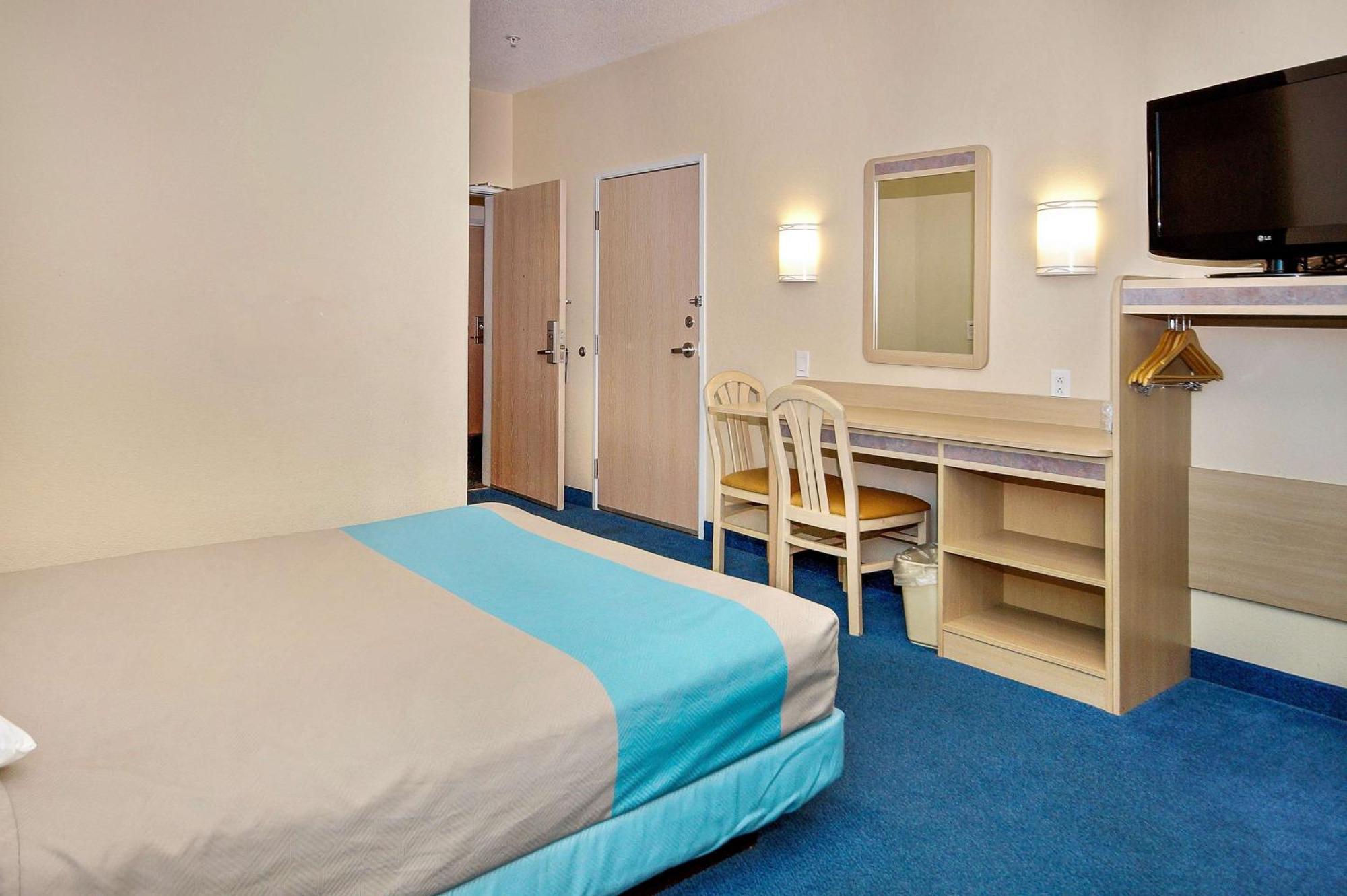 1 Queen Bed | ADA/Roll in Shower/Non-Smoking