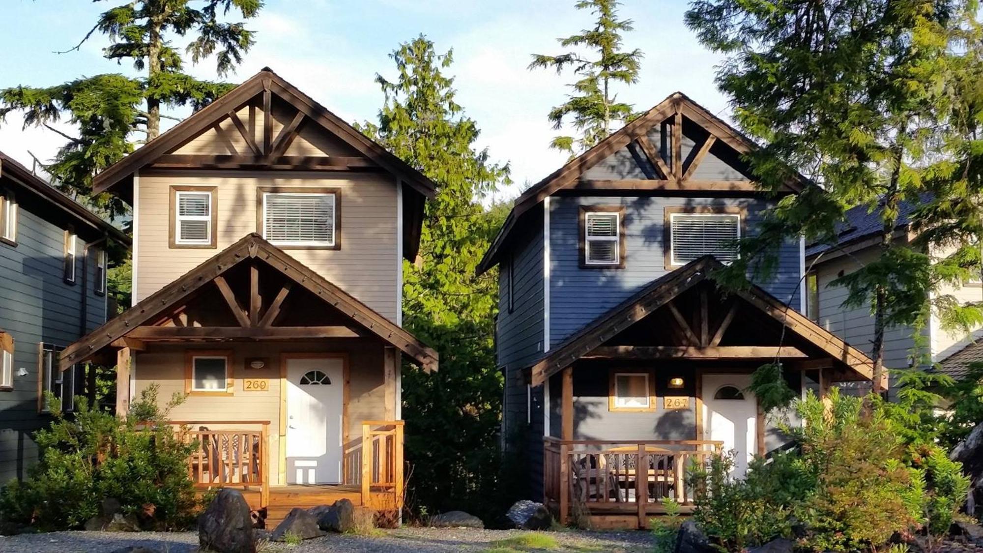Two Bedroom Cottage F Waterfront Hot Tub