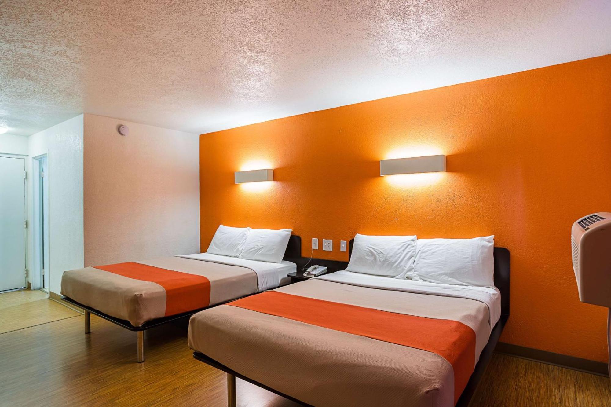 Queen Room Two Queen Beds Non-Smoking