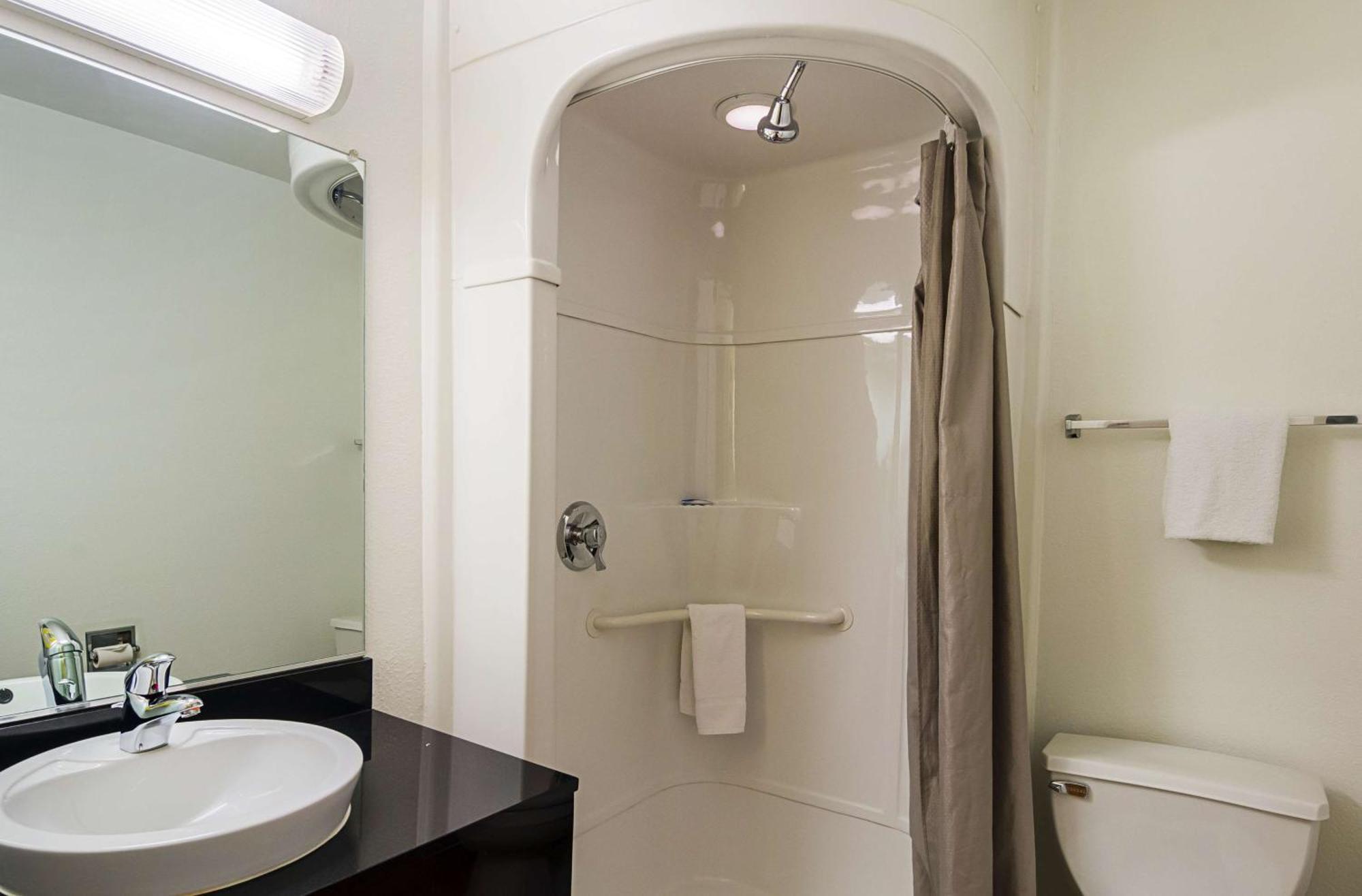Deluxe Quadruple Room - Non-Smoking