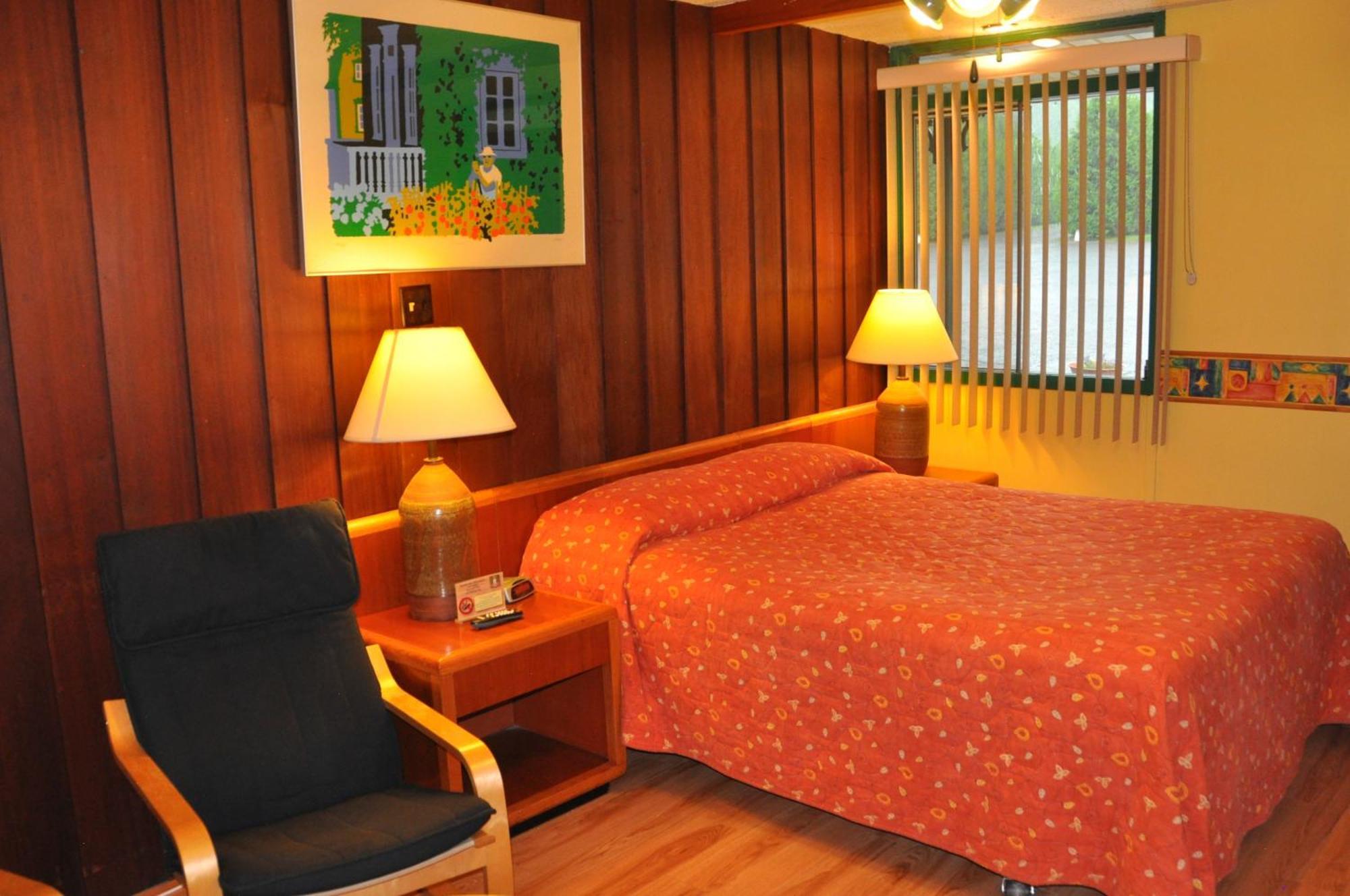 Regular Queen Bed Room
