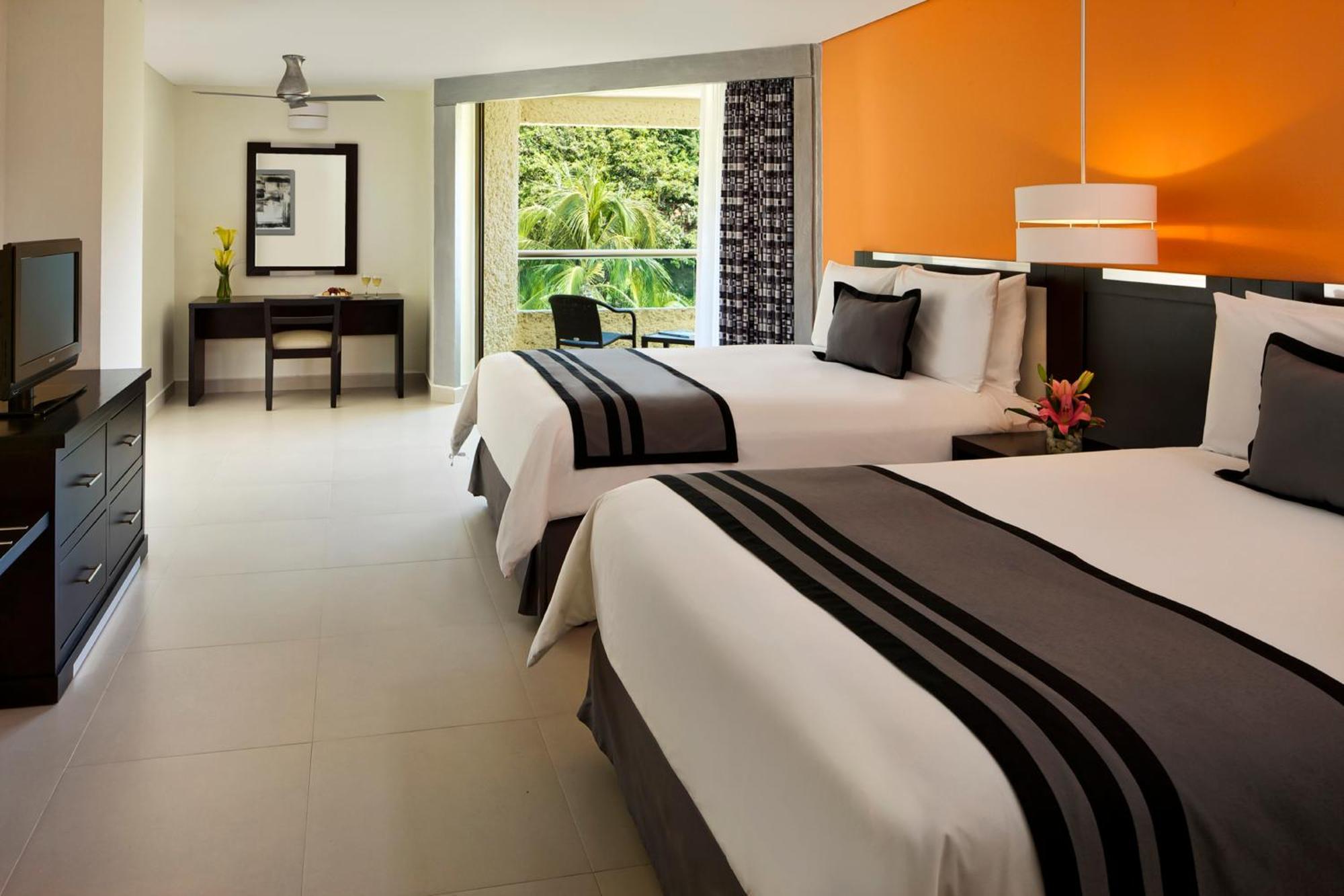 Deluxe Queen Room