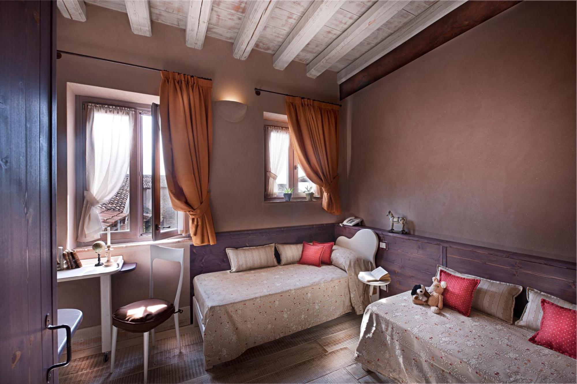 Kleines Doppel-/Zweibettzimmer