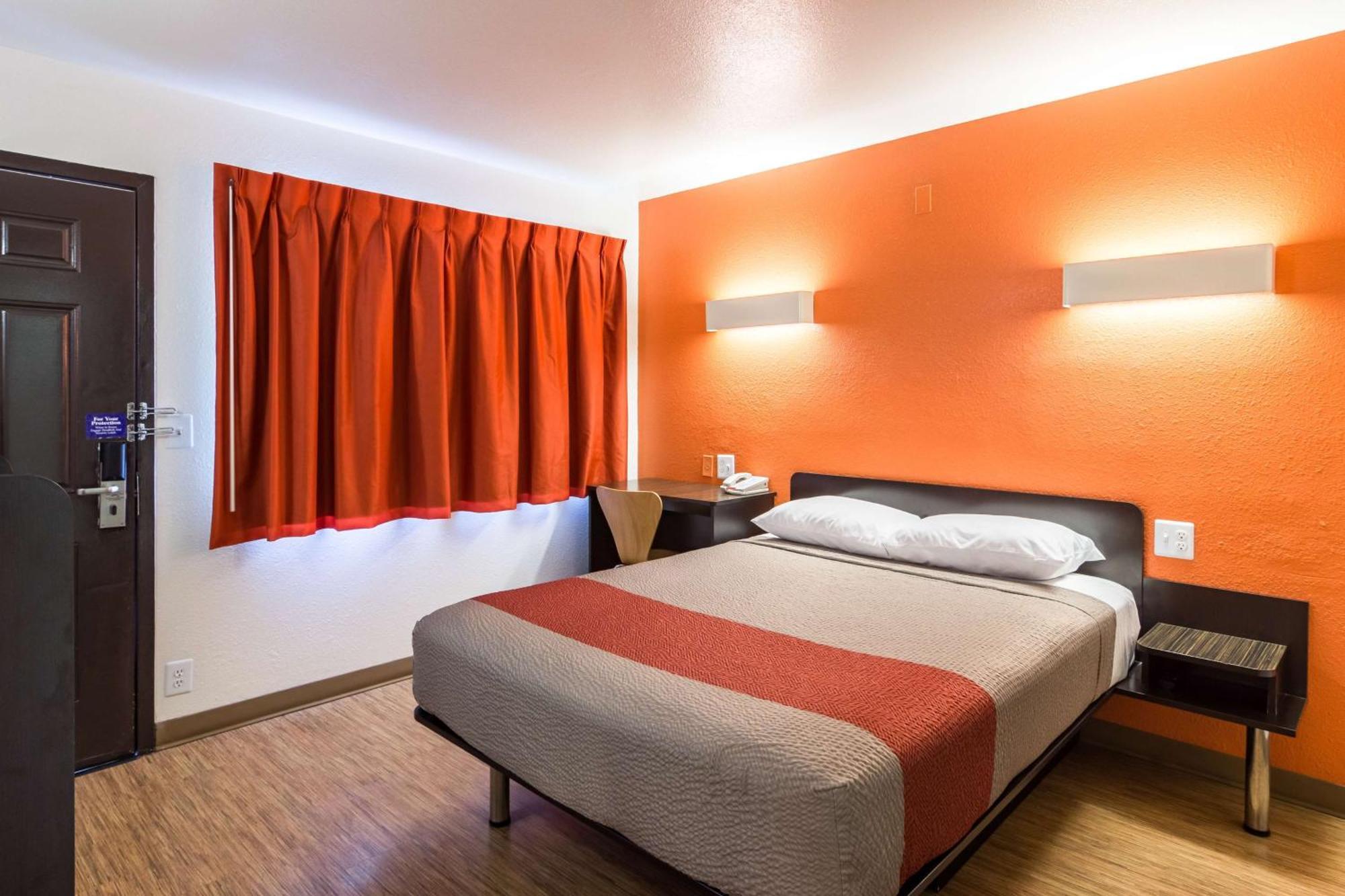 Double Room - Disability Access - Roll In Shower