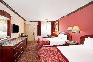 Deluxe Queen Room with Two Queen Beds - Non-Smoking