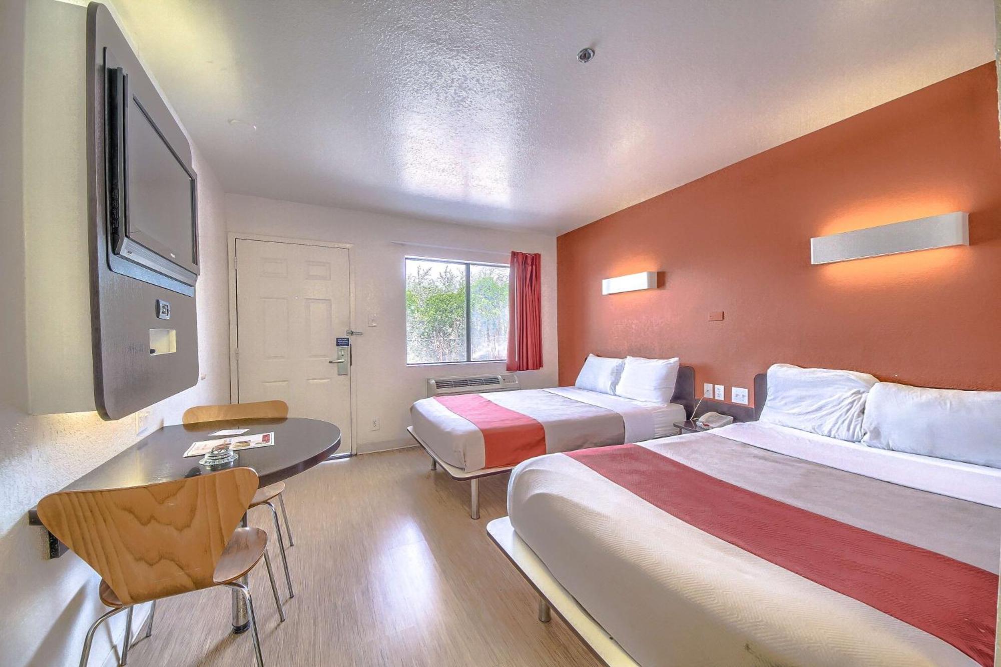 Deluxe Quadruple Room Non-Smoking
