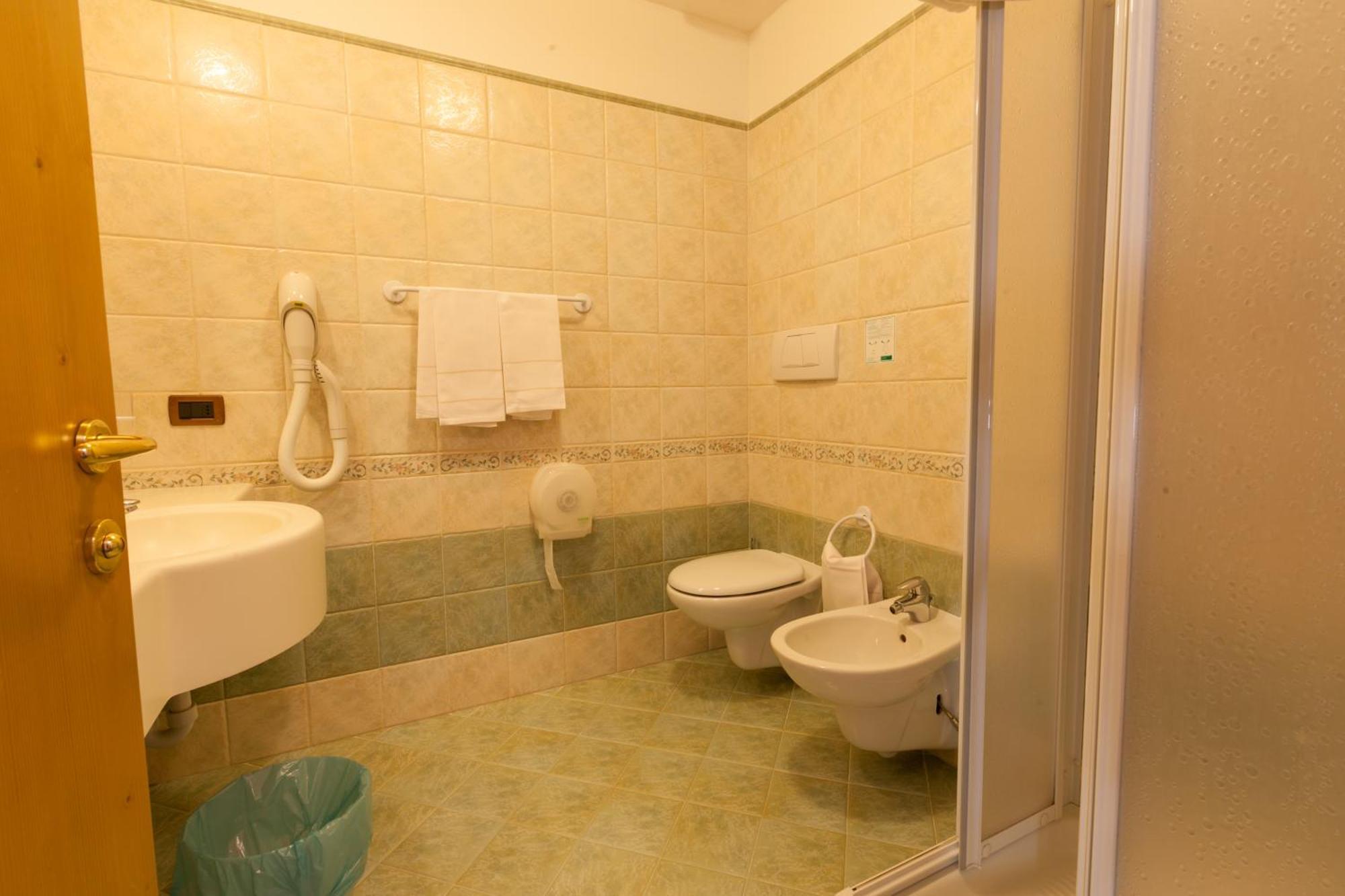 Basic Triple Room