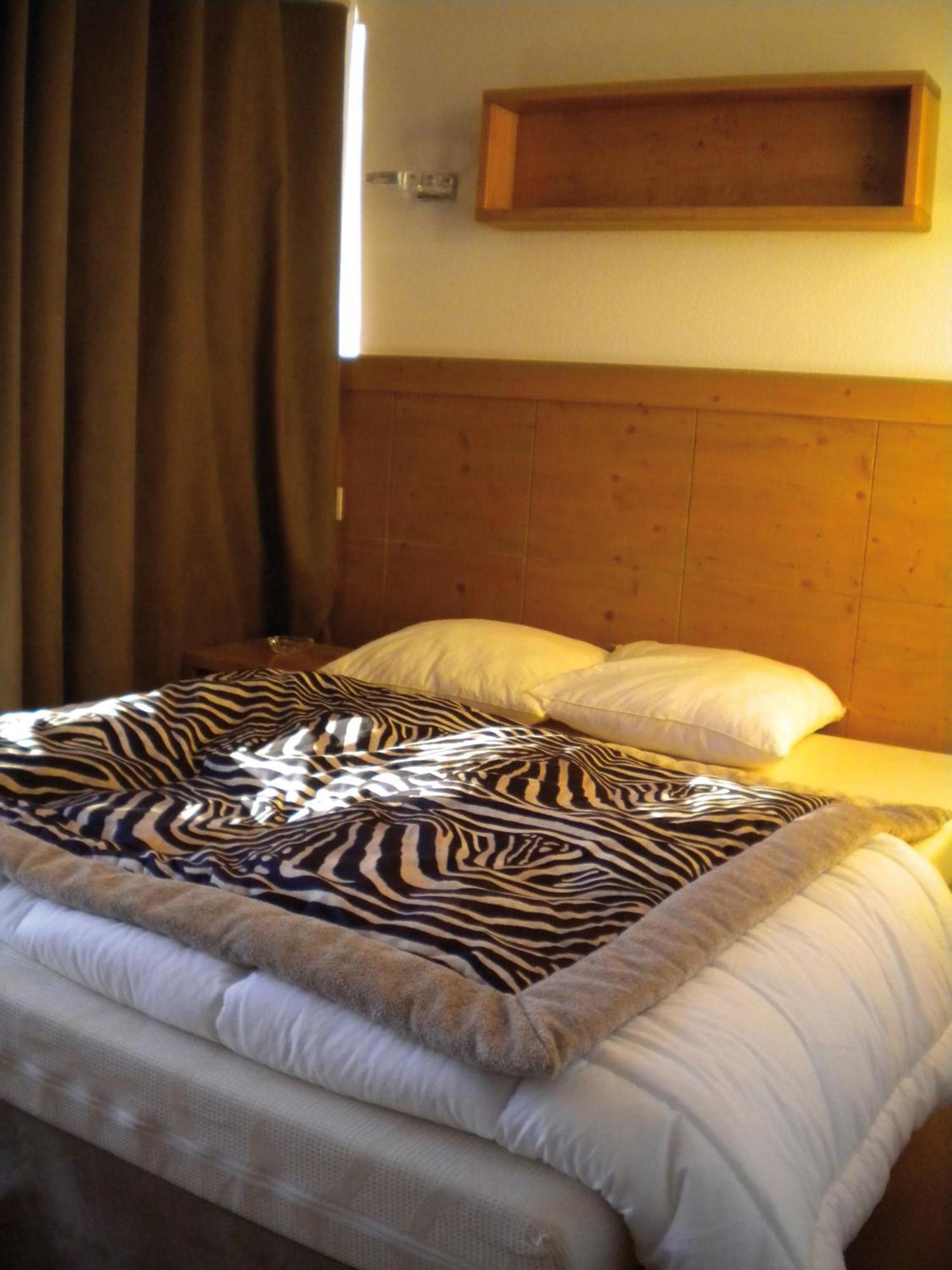 Two-Bedroom Apartment,704826508:JPEG