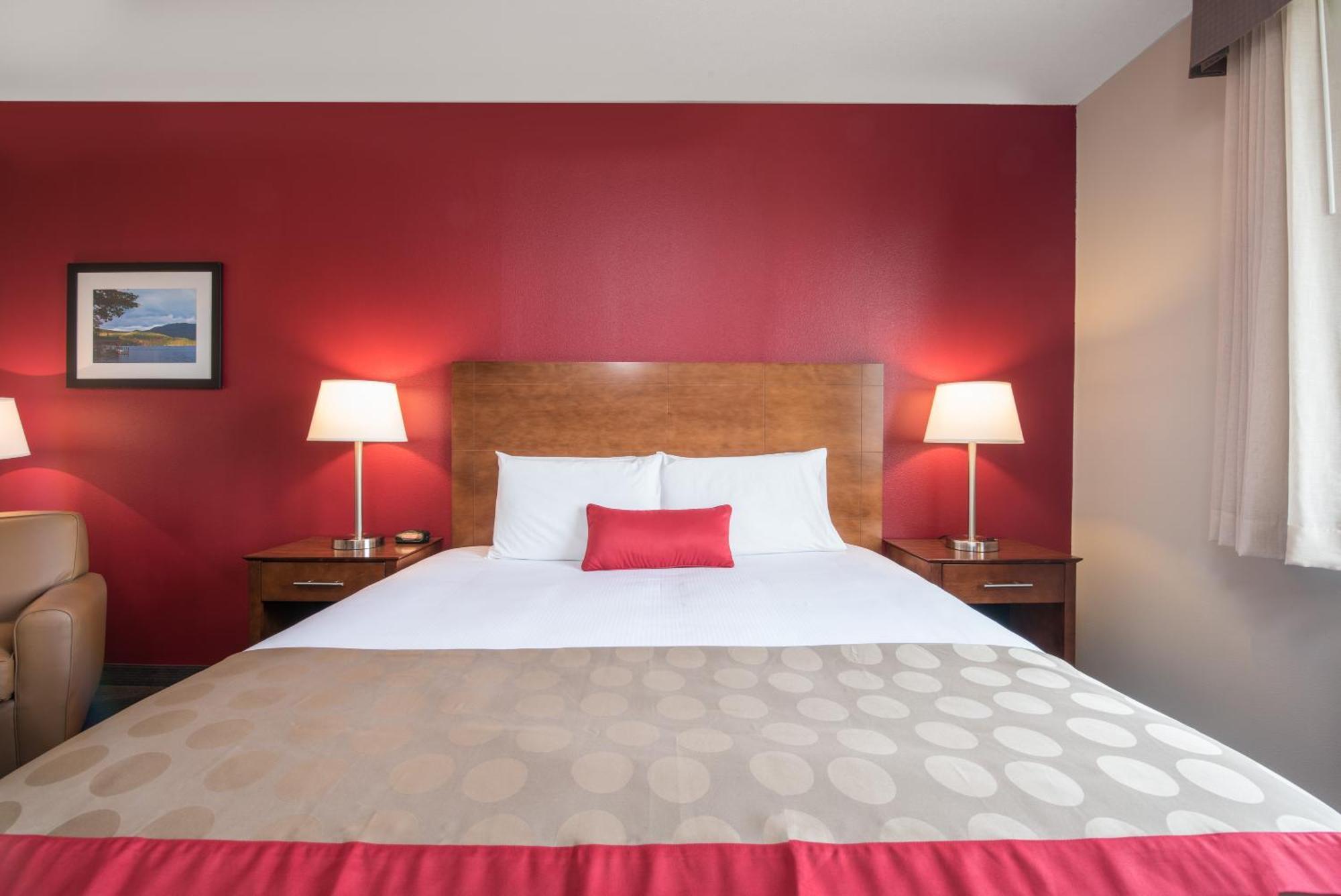 1 Queen Bed, Efficiency Room, First Floor, Non-Smoking