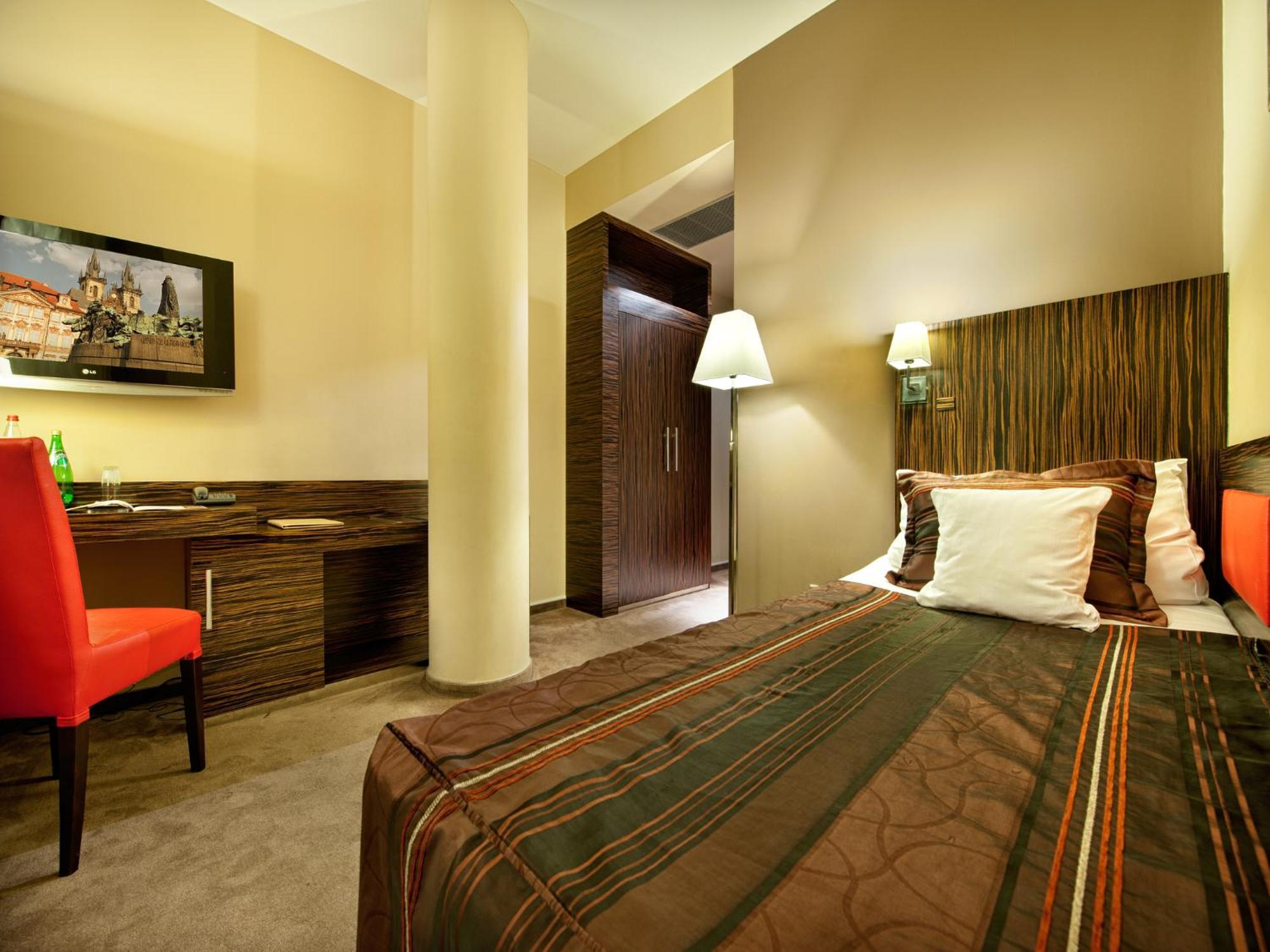 Single Room Terrace,303535948:JPEG