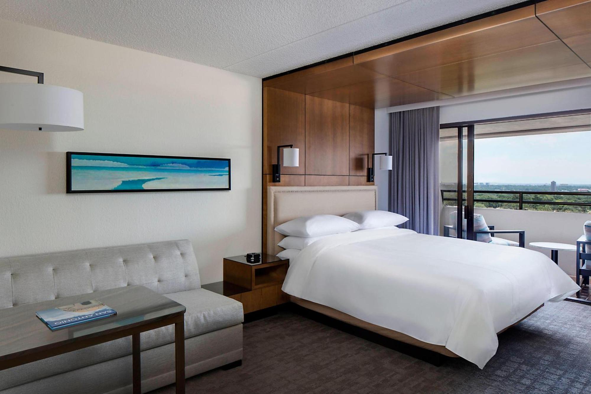 Club King Room with Balcony and Lounge Access