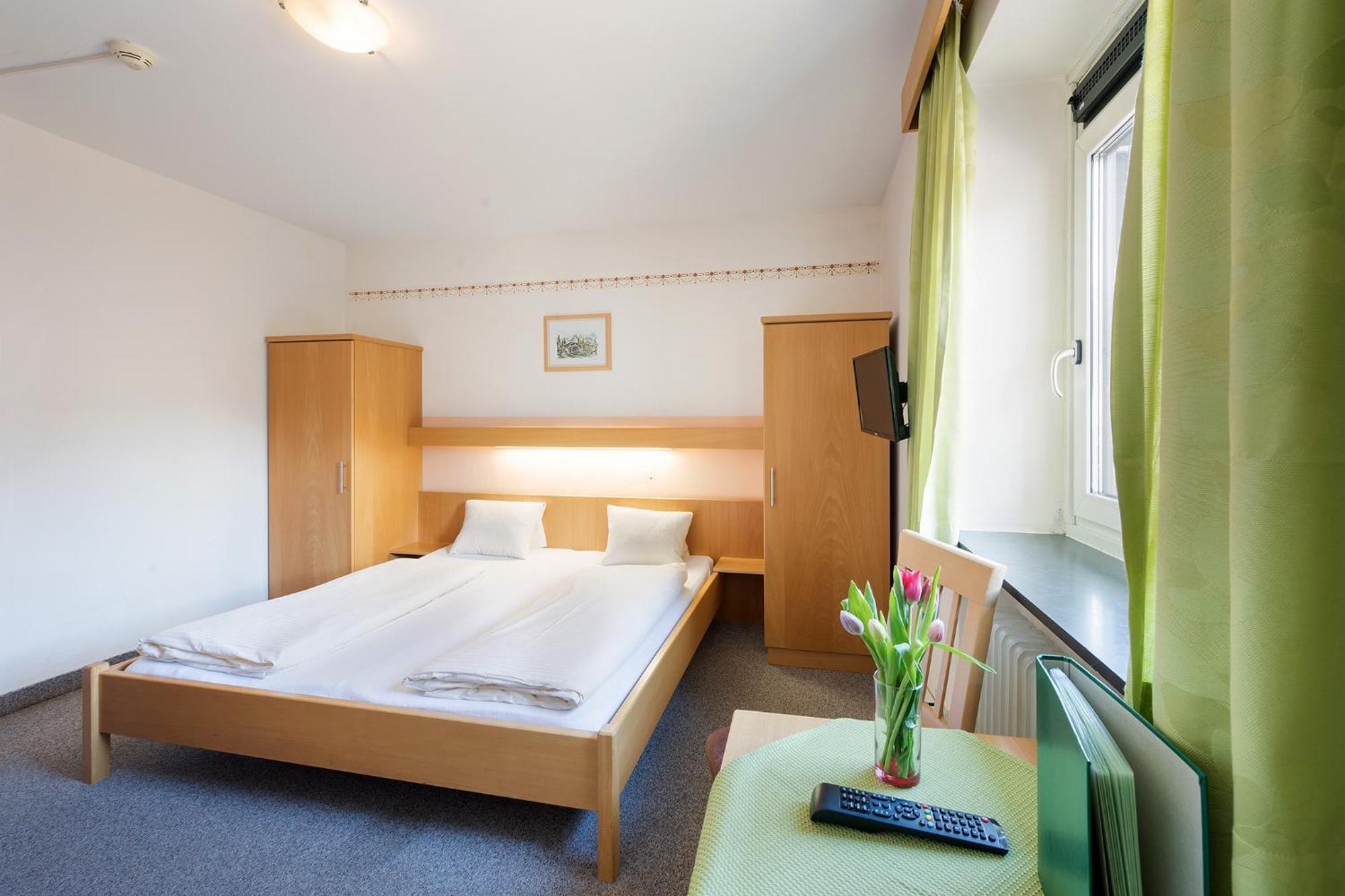 Budget Single Room,707530735:JPEG