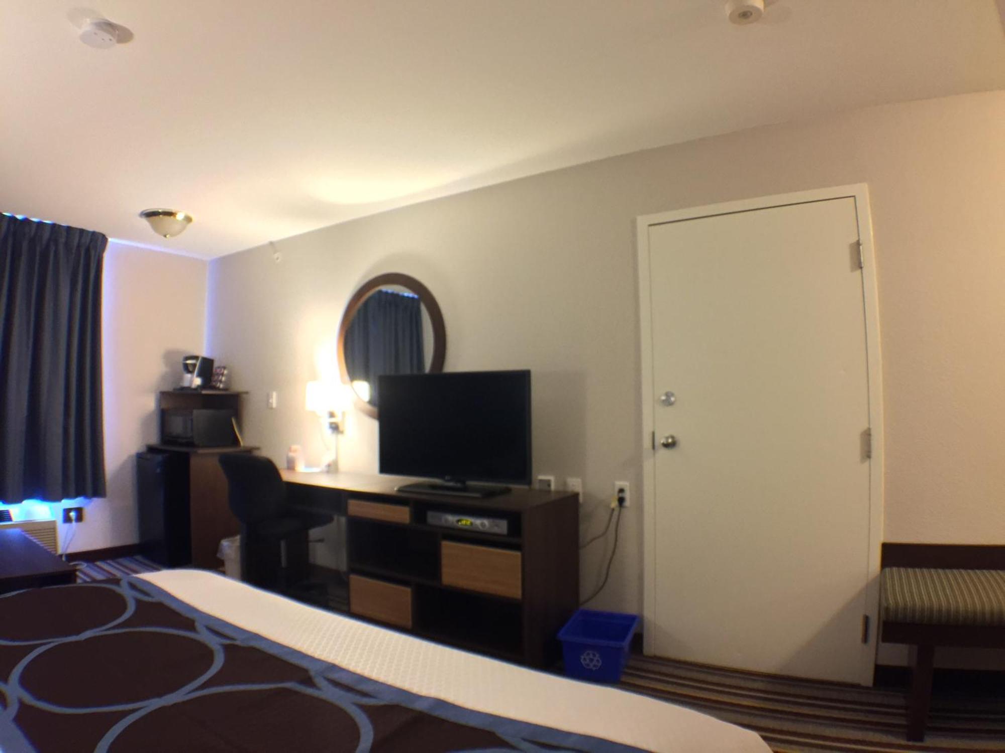 Deluxe King Room - Non-Smoking