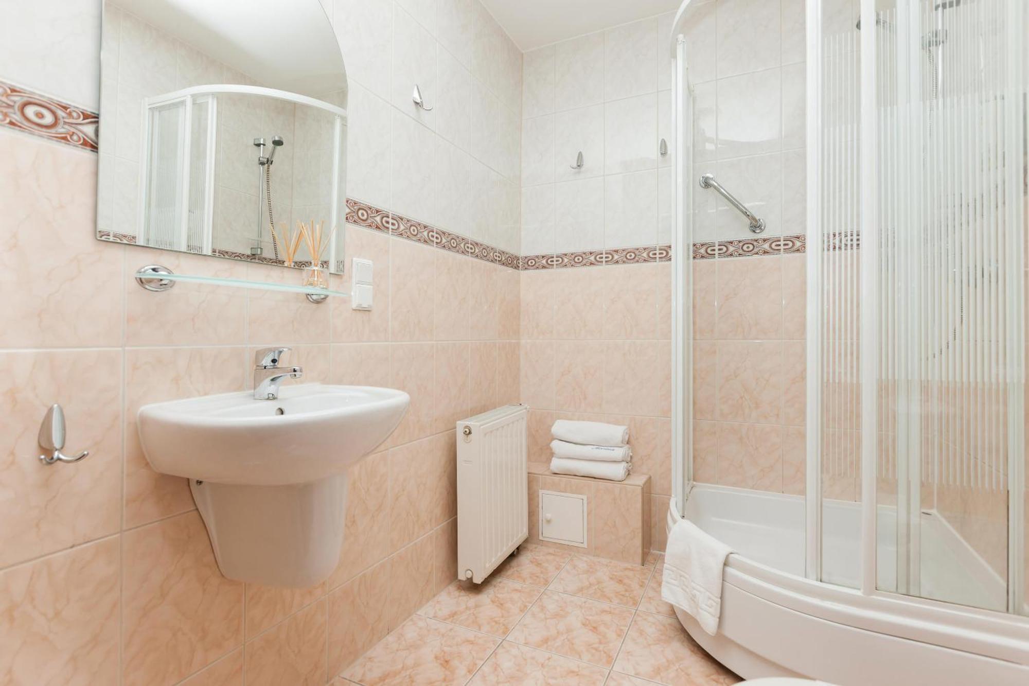 Single Room,997139340:JPEG