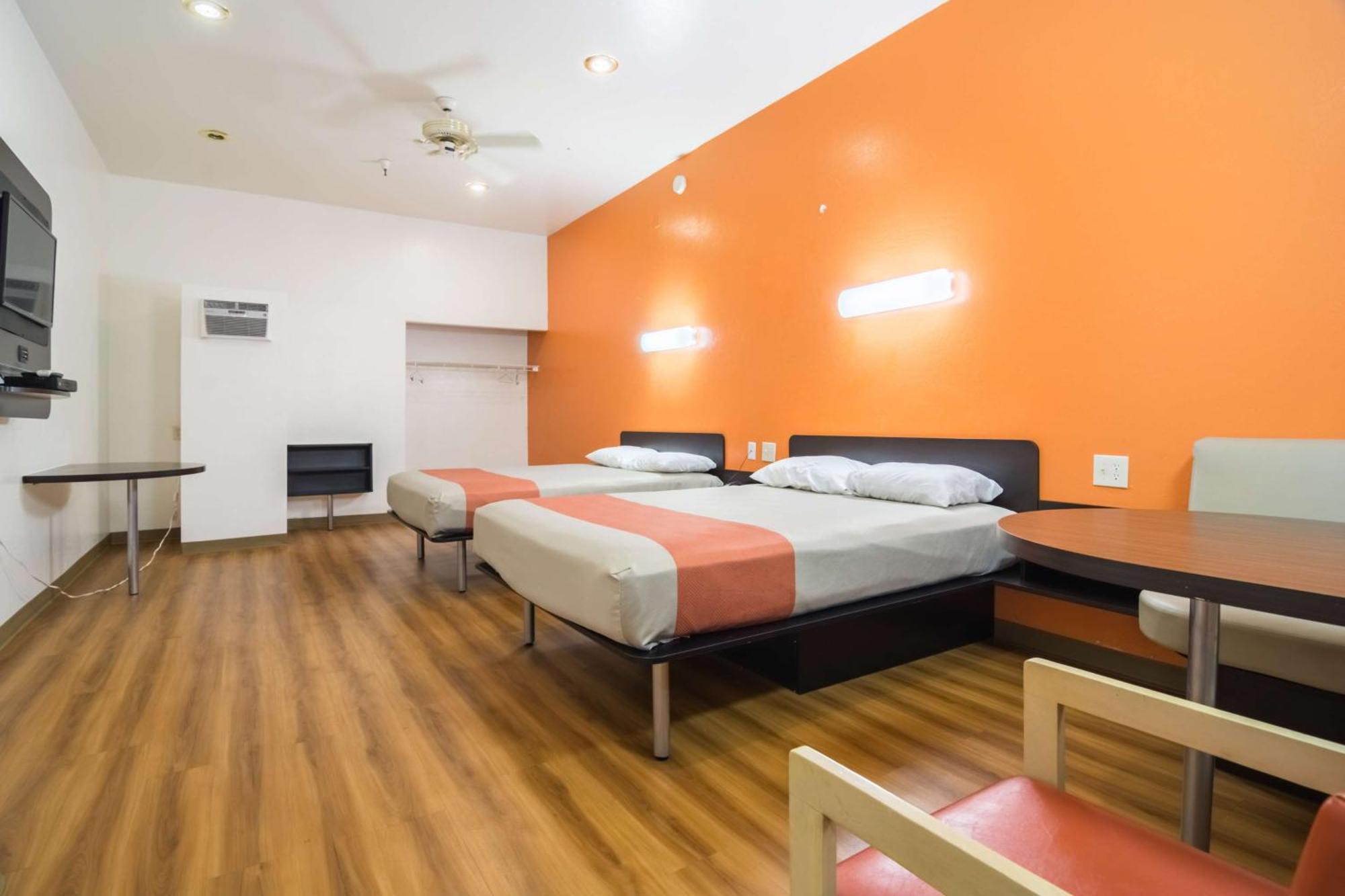 3 Queen Beds Non Smoking