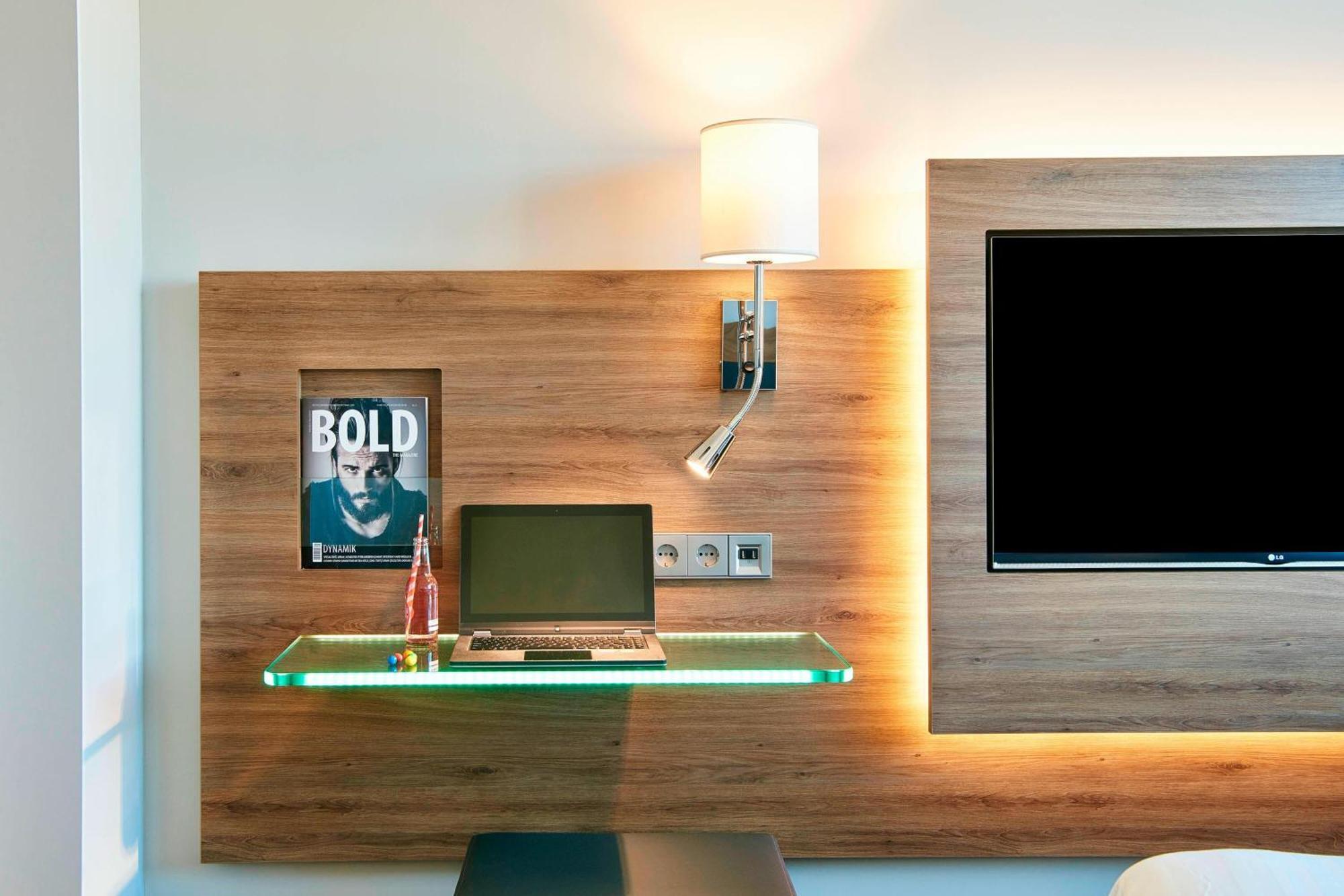 Habitación Moxy con cama grande