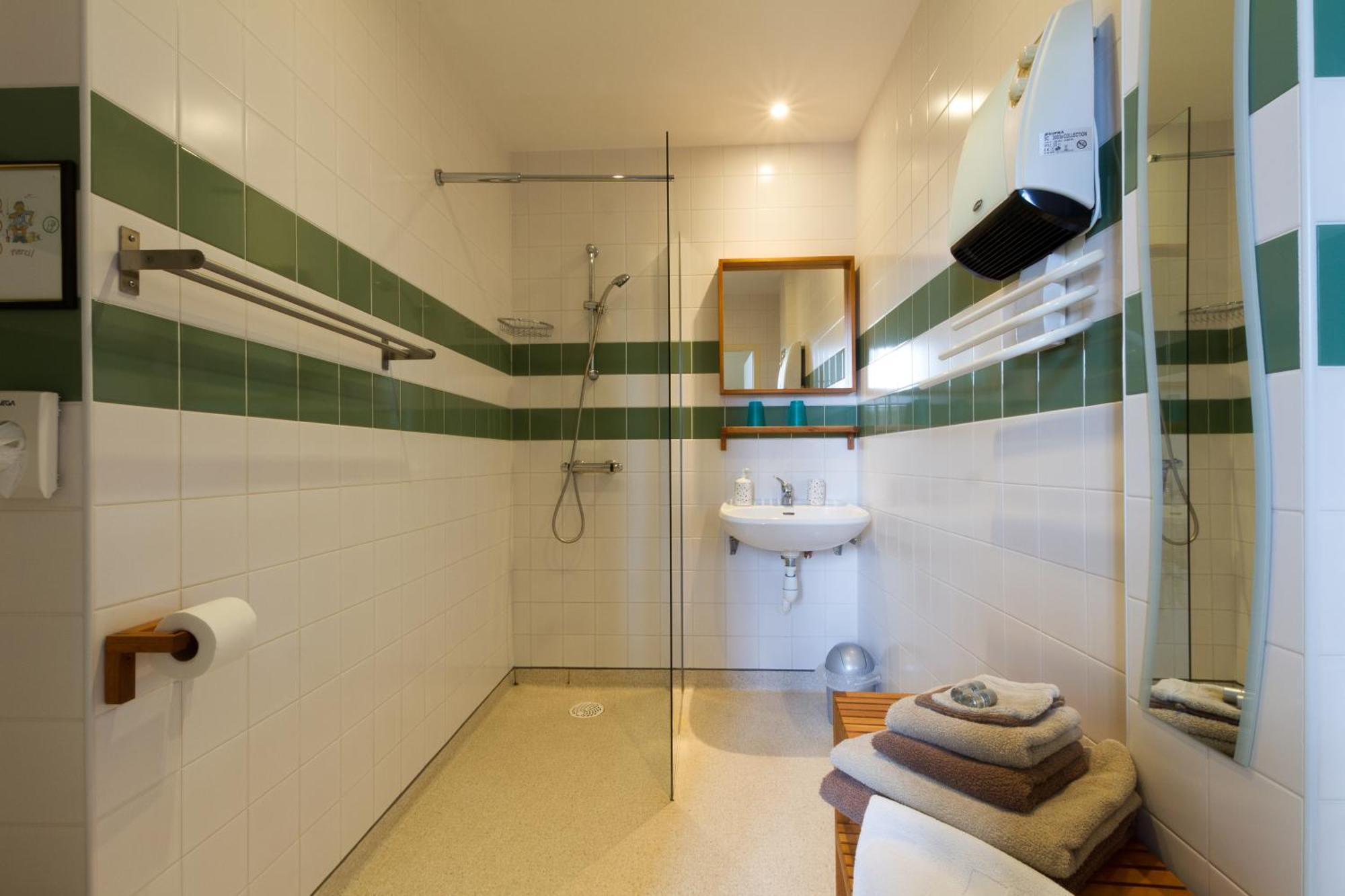 Chambre Double - Accessible aux Personnes à Mobilité Réduite