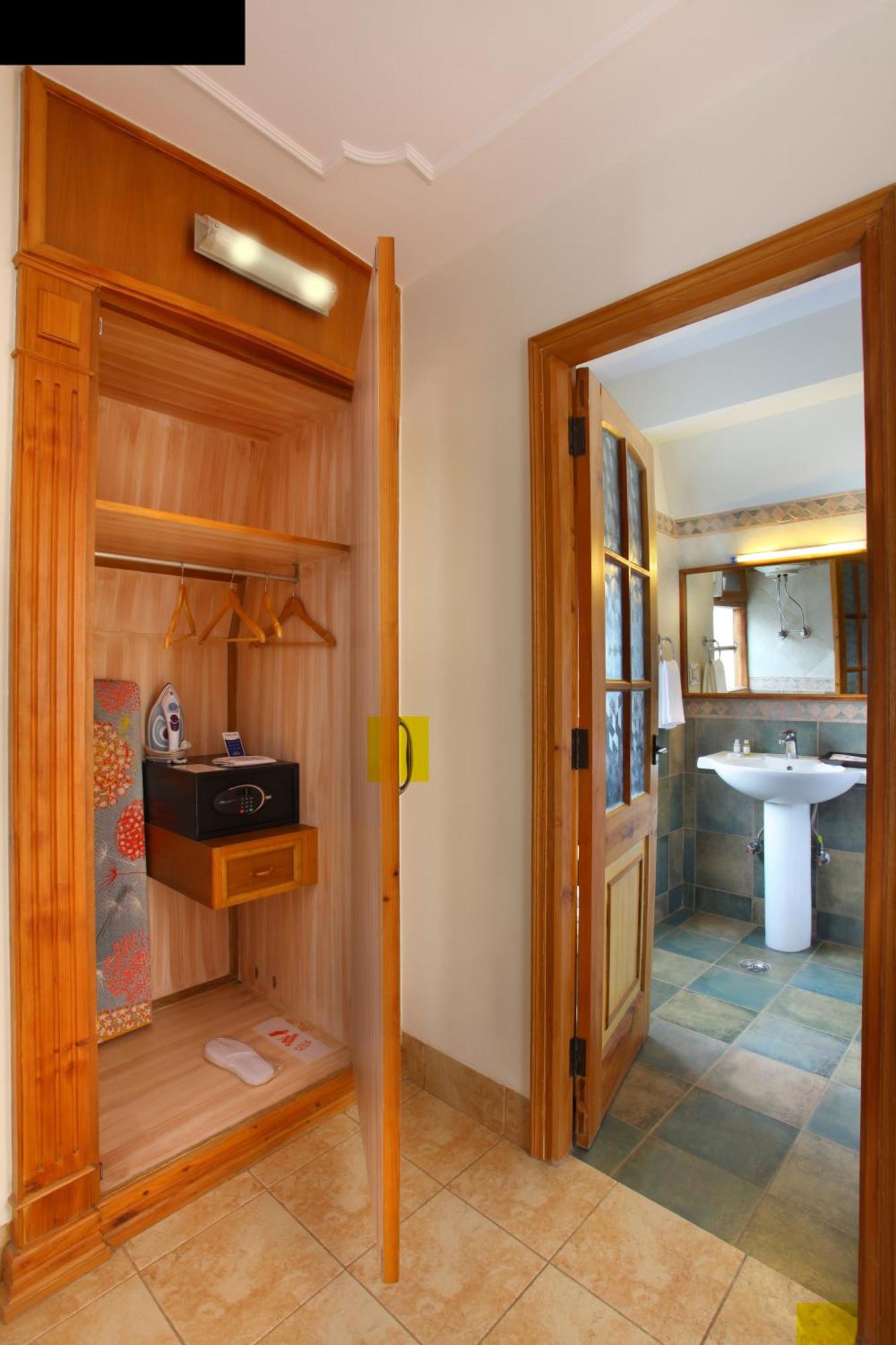 Swiss Duplex Cottage Valley Facing 02 Bedrooms + 01 living Room, Complimentry Evening Tea-Coffee with cookies at open terrace