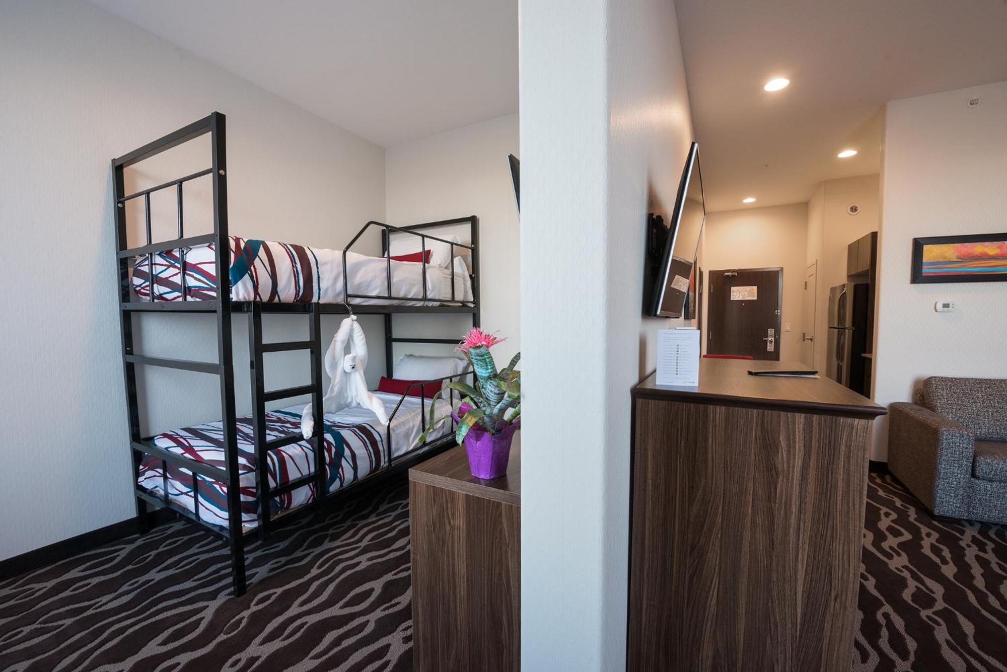 Deluxe Family Suite