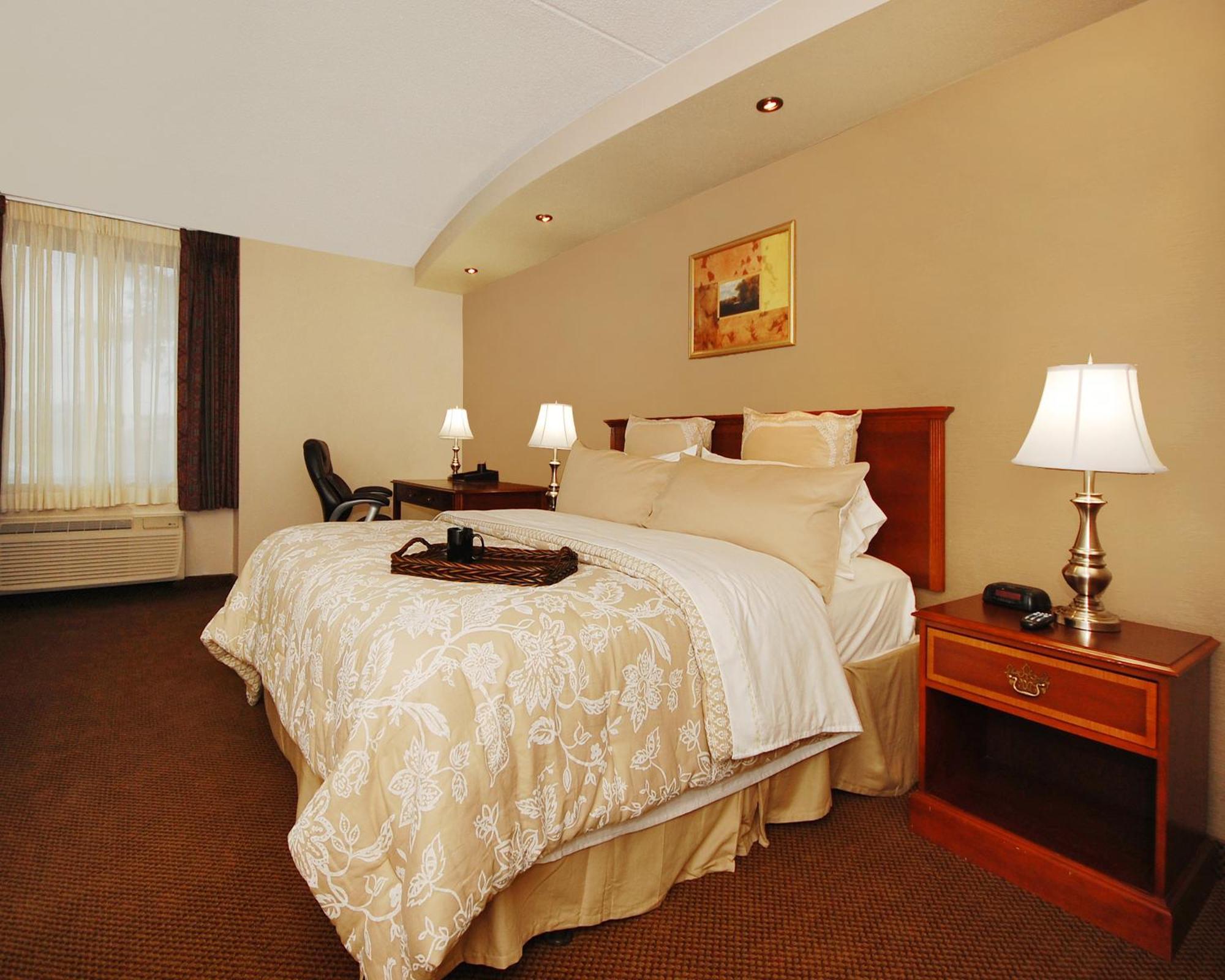 King Room Pool View