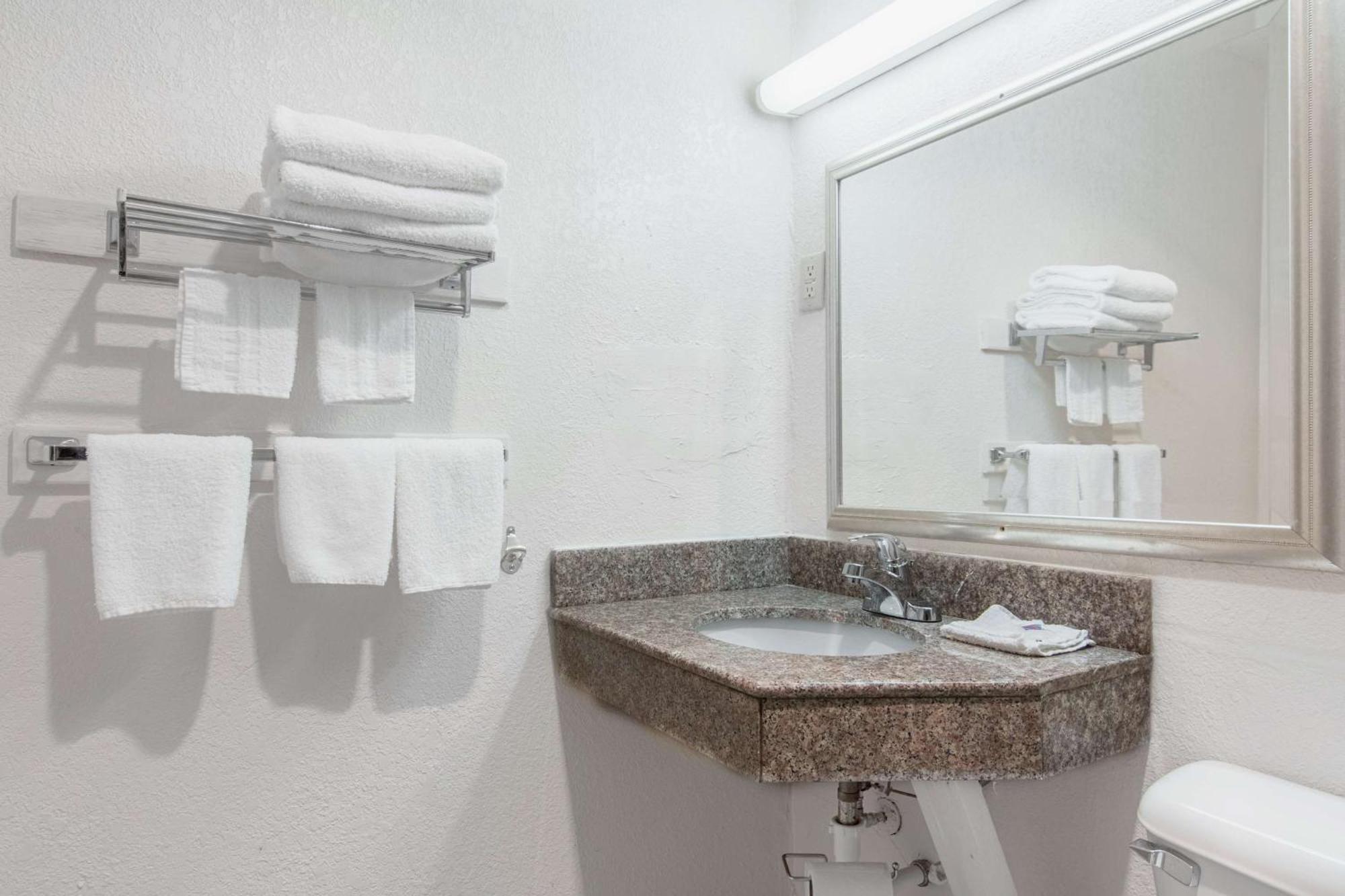 Deluxe King Room - Non-Smoking