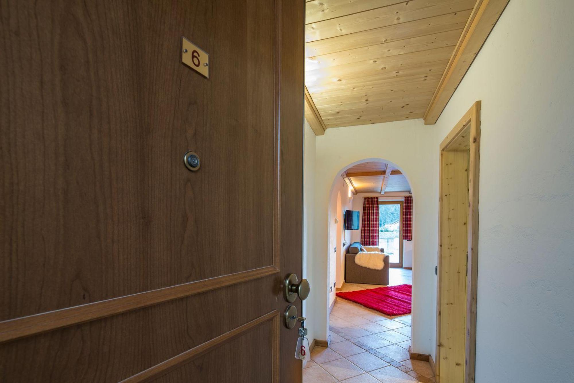 One-Bedroom Apartment,711783532:JPEG