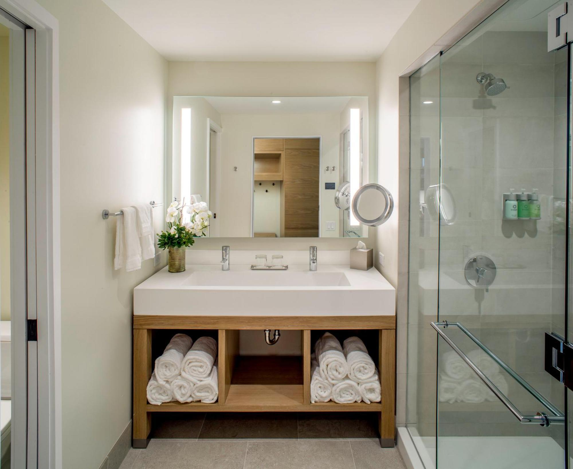 Grand Deluxe King Room