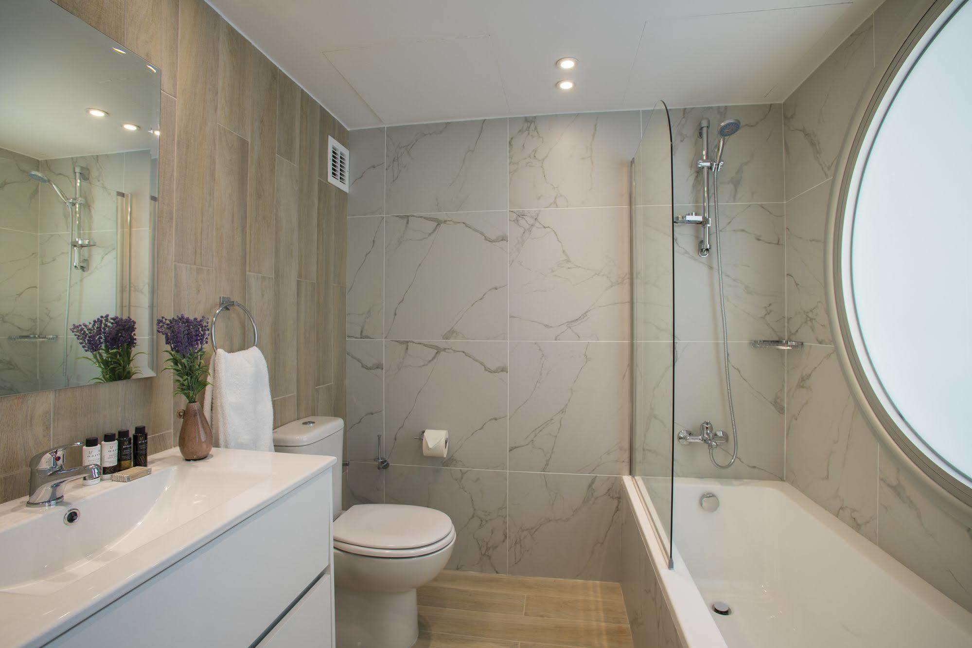 Double or Twin Room Sea View