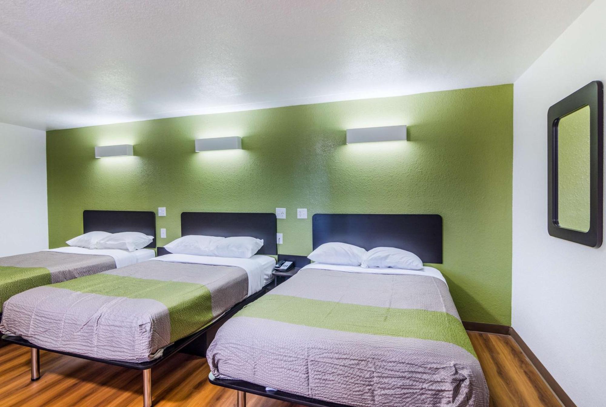 Deluxe Quadruple Room - Non-Smoking