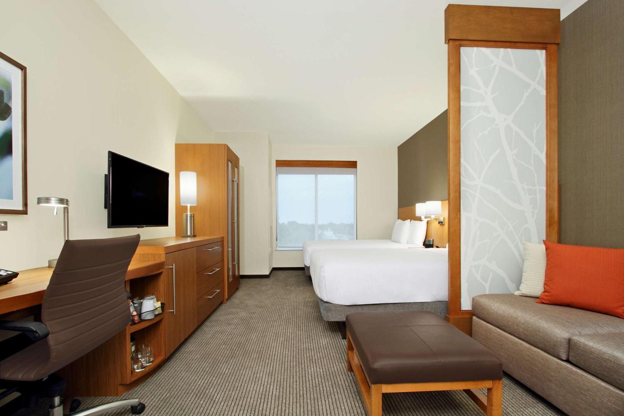 Queen Room with Two Queen Beds, Sofa Bed and Accessible Tub