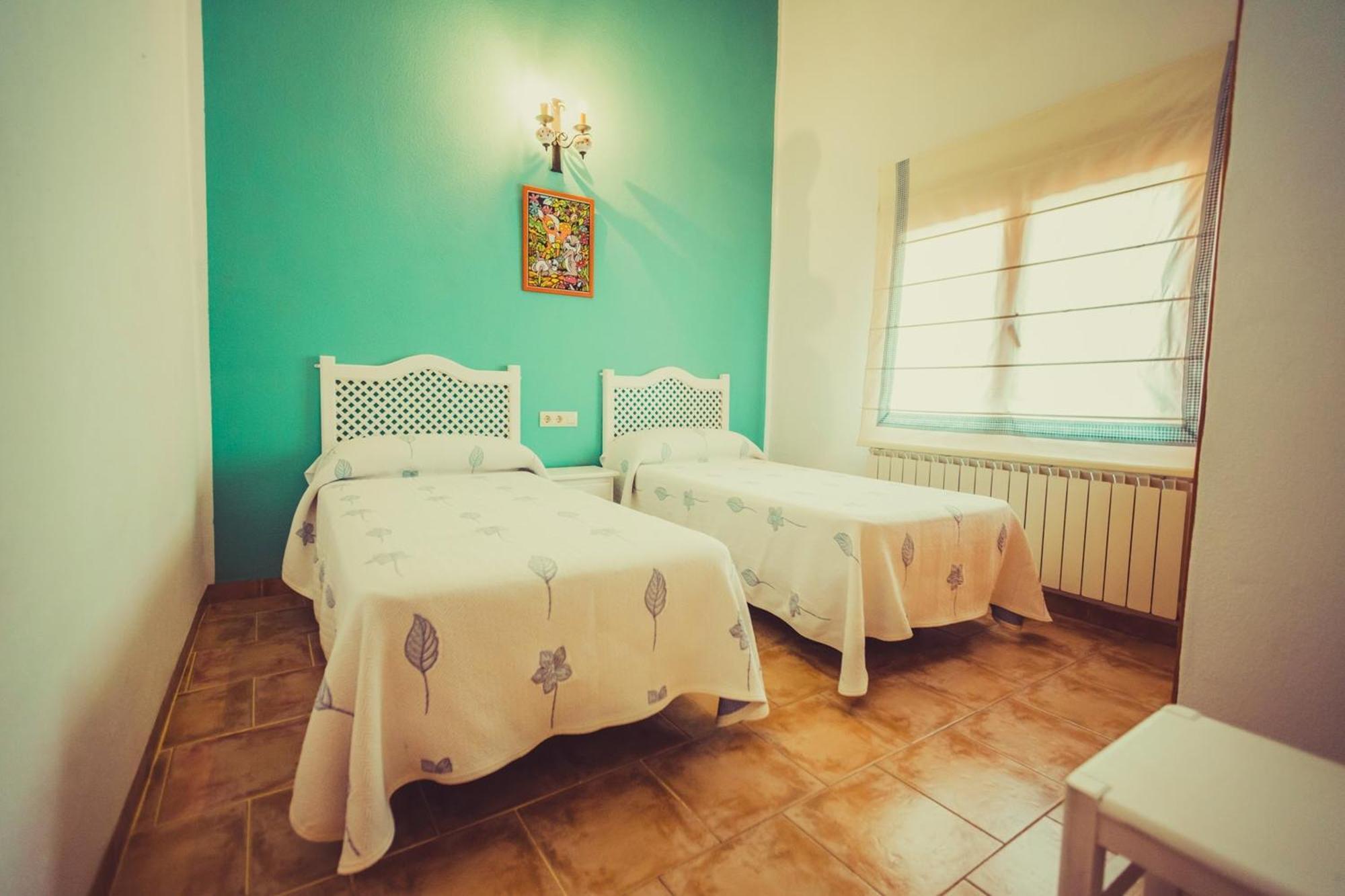 Three-Bedroom Apartment,715704940:JPEG