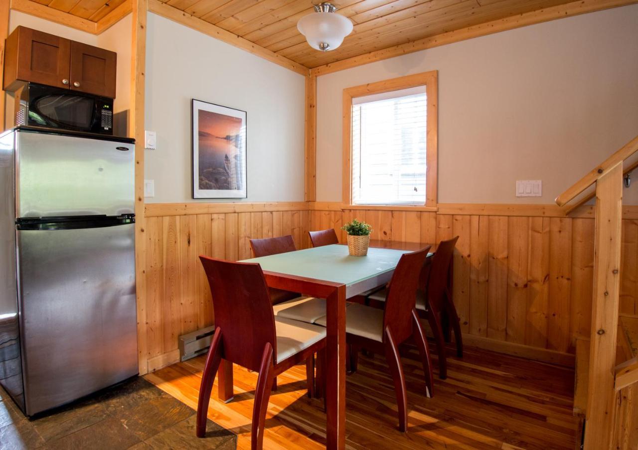 Two Bedroom Cottage F Waterfront Hot Tub