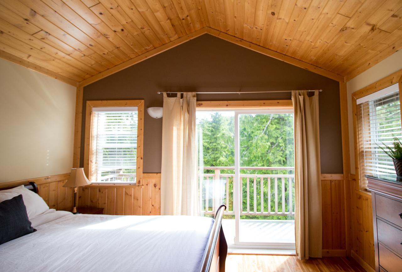Two Bedroom Cottage F Waterfront Hot Tub