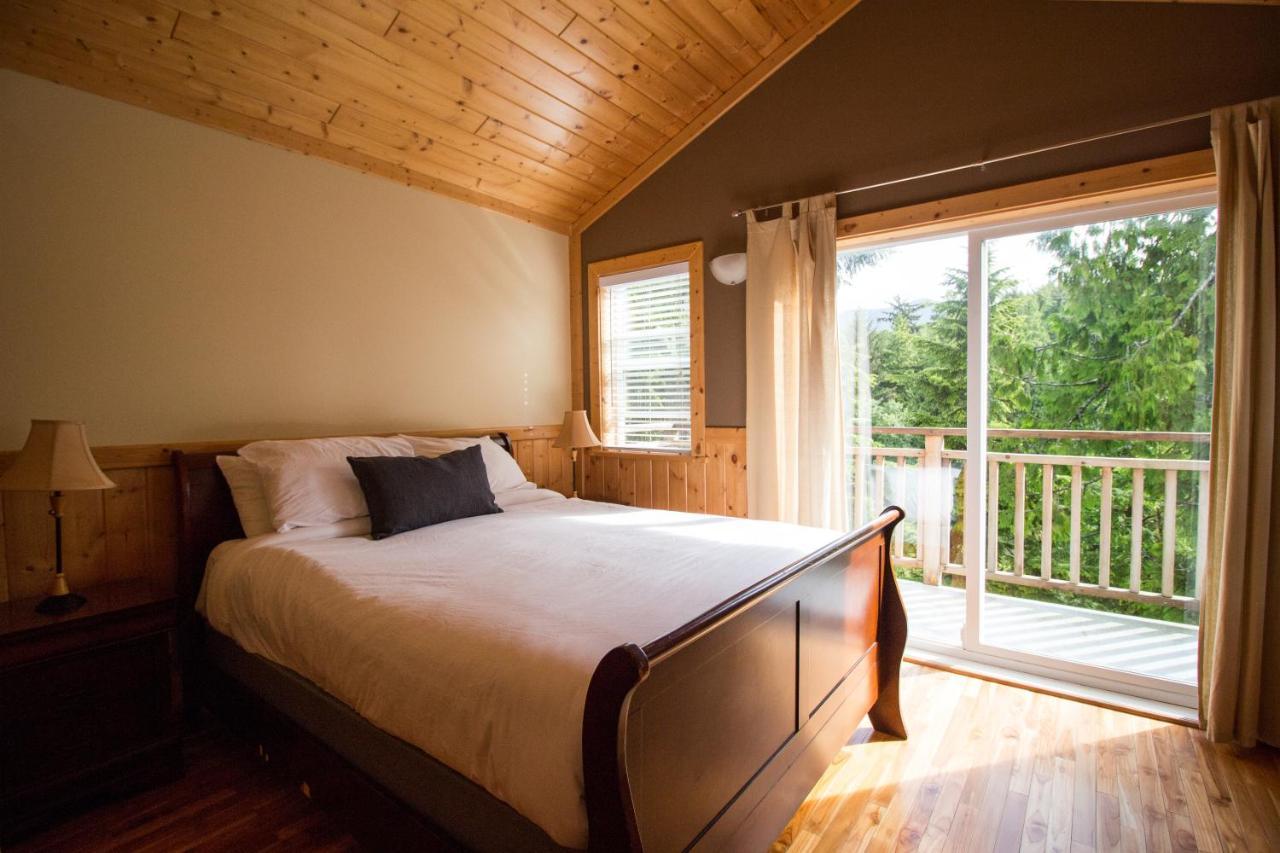 Two Bedroom Cottage F Waterfront Hot Tub